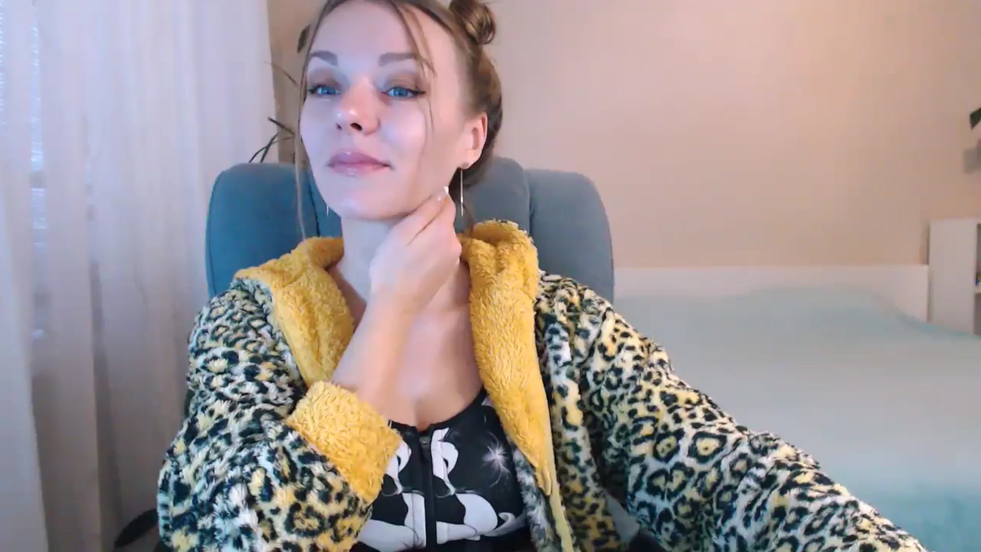 Gallery image thumbnail from Divine_Phenix's myfreecams stream on, 12/03/2024, 07:41 image 1 of 20