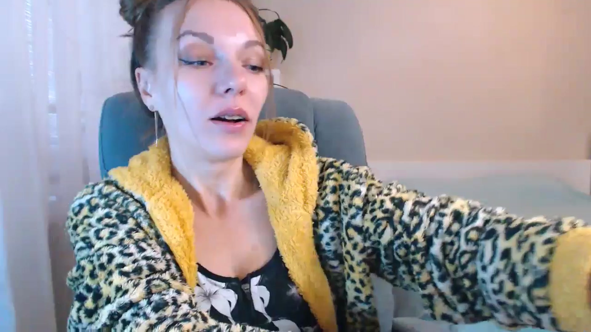 Gallery image thumbnail from Divine_Phenix's myfreecams stream on, 12/03/2024, 07:41 image 10 of 20