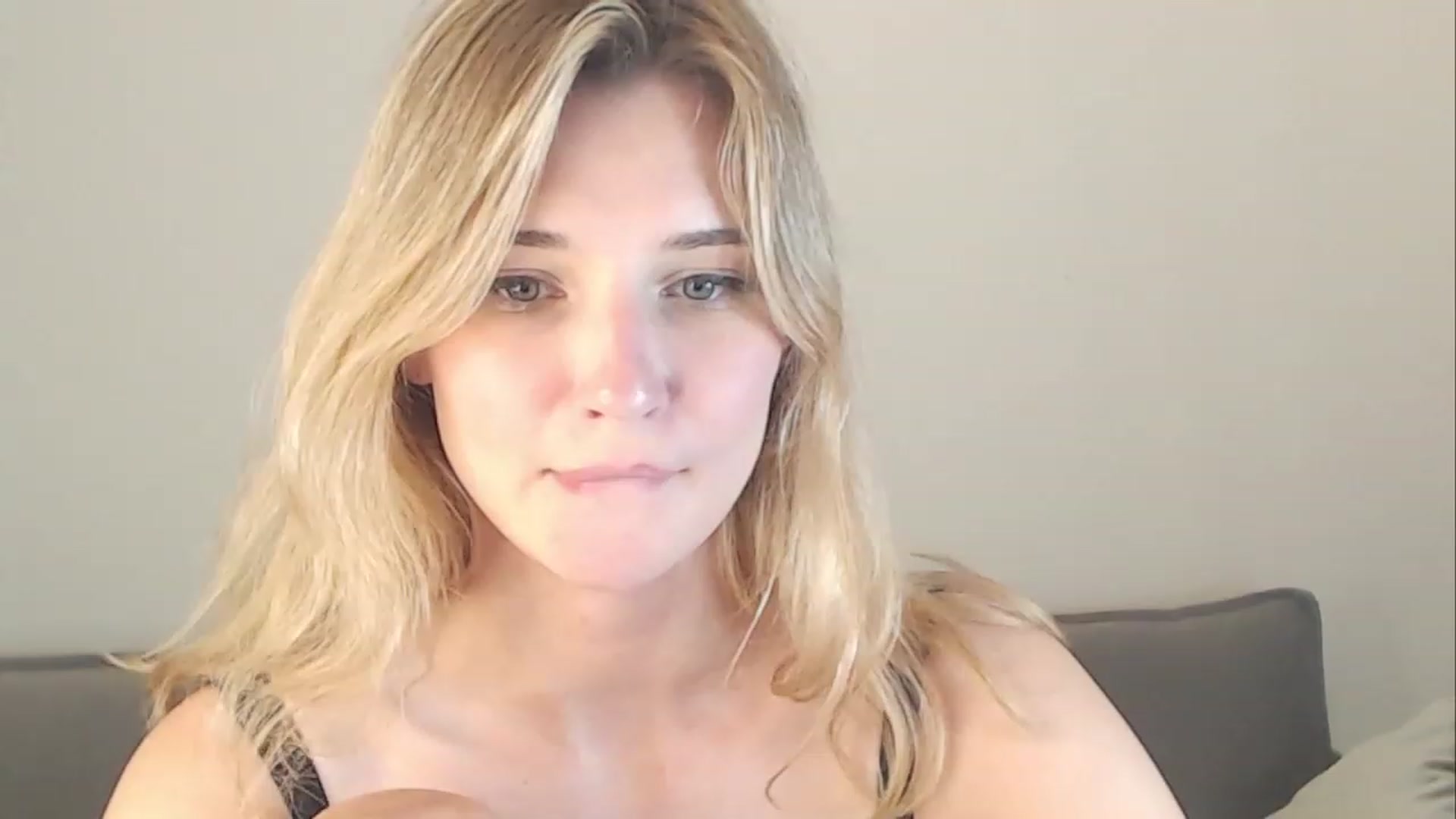 Gallery image thumbnail from Divine_Rapier's myfreecams stream on, 09/17/2023, 20:30 image 8 of 20