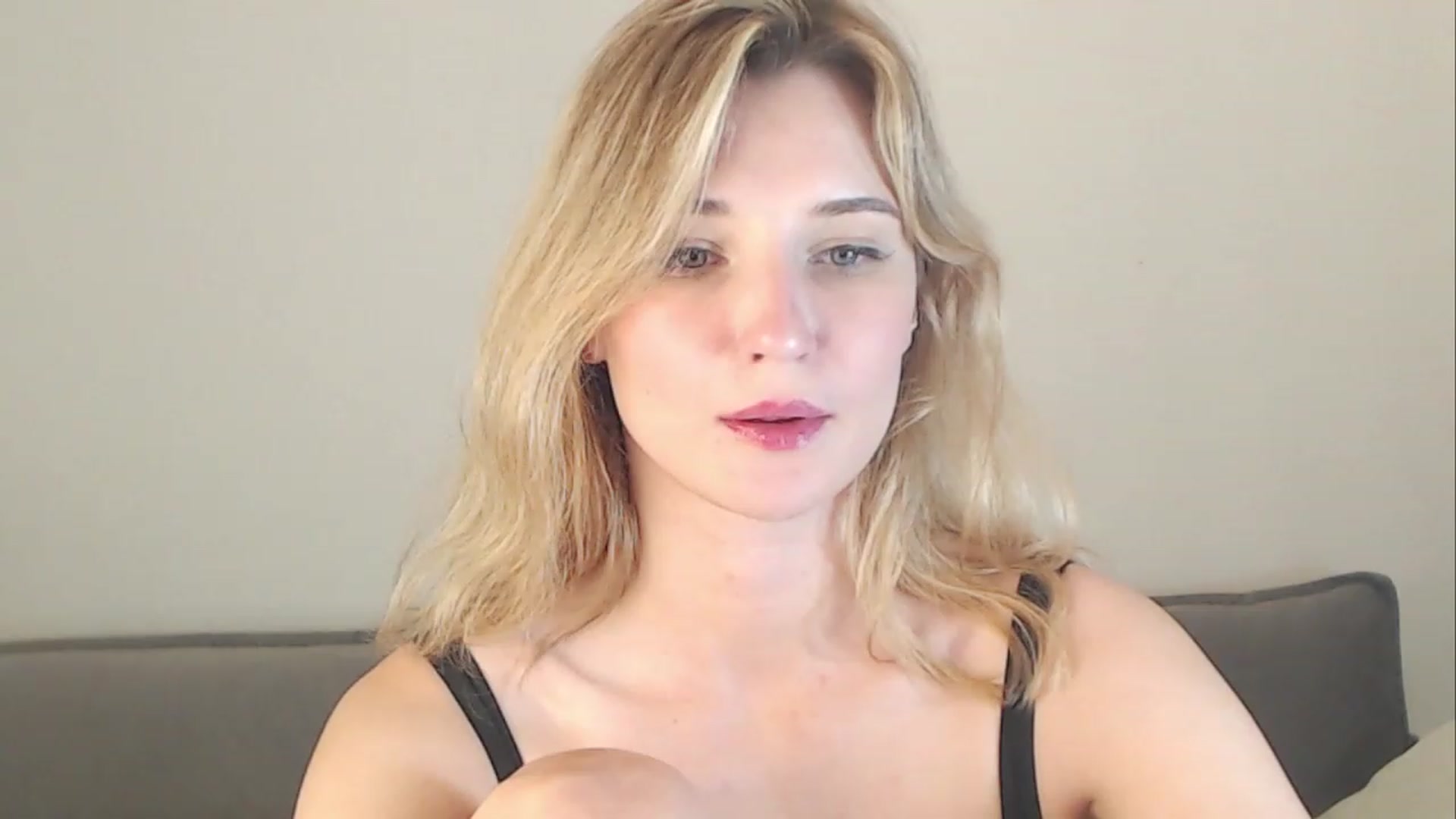 Gallery image thumbnail from Divine_Rapier's myfreecams stream on, 09/17/2023, 20:30 image 15 of 20