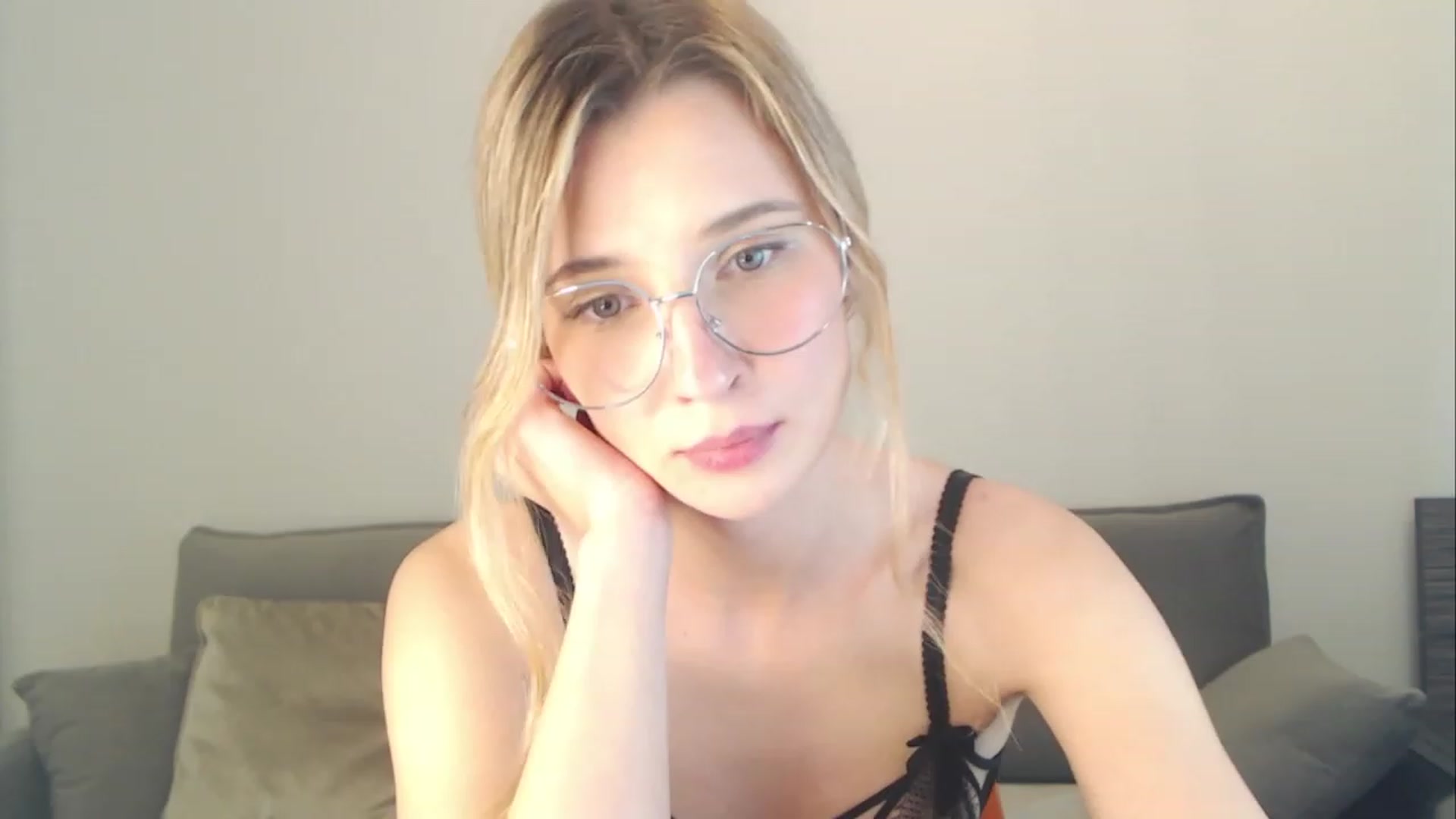 Gallery image thumbnail from Divine_Rapier's myfreecams stream on, 10/04/2023, 21:38 image 16 of 20
