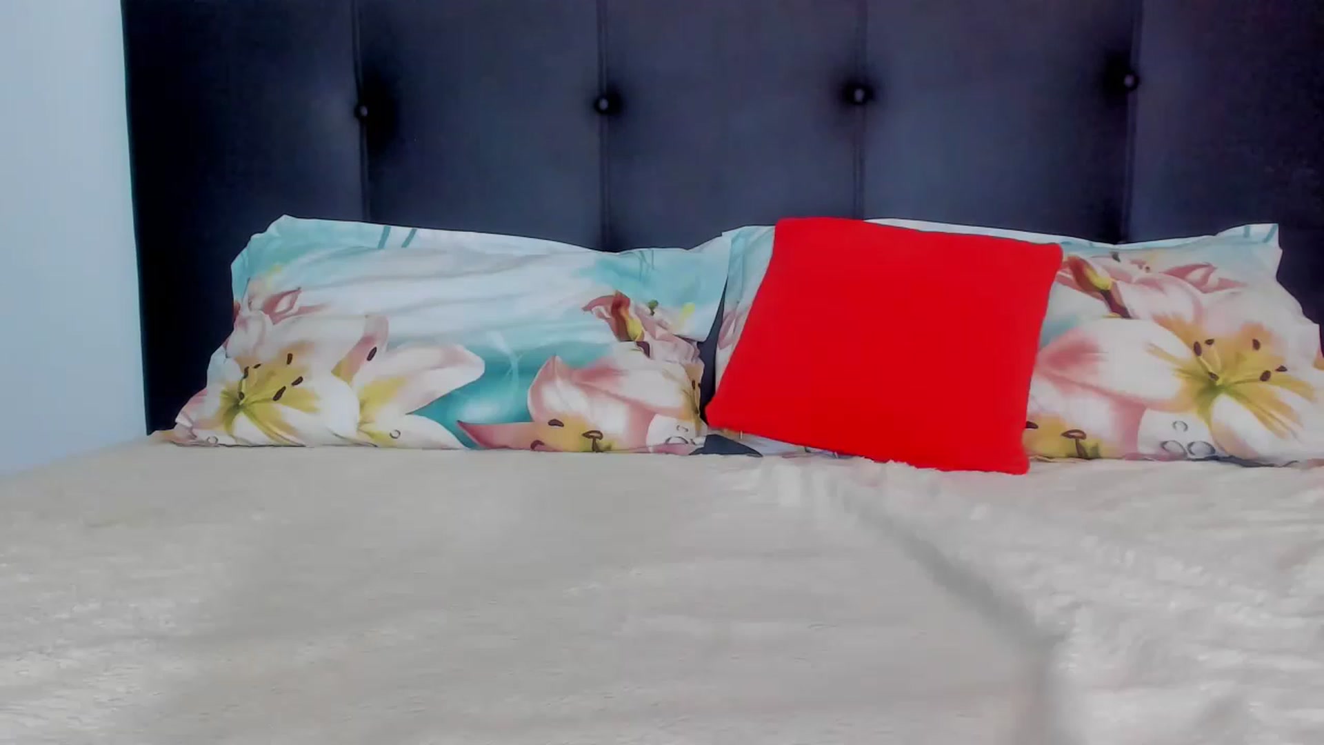 Gallery image thumbnail from Diviynne's myfreecams stream on, 05/30/2023, 22:37 image 11 of 20