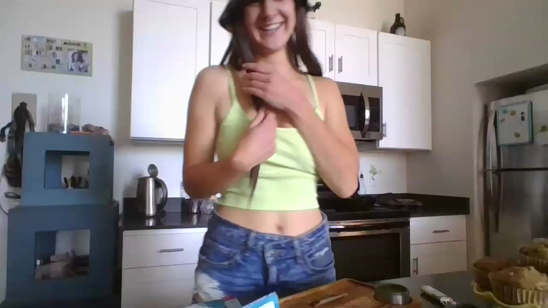 Gallery image thumbnail from DjDreamKitten's myfreecams stream on, 04/18/2023, 19:50 image 7 of 20