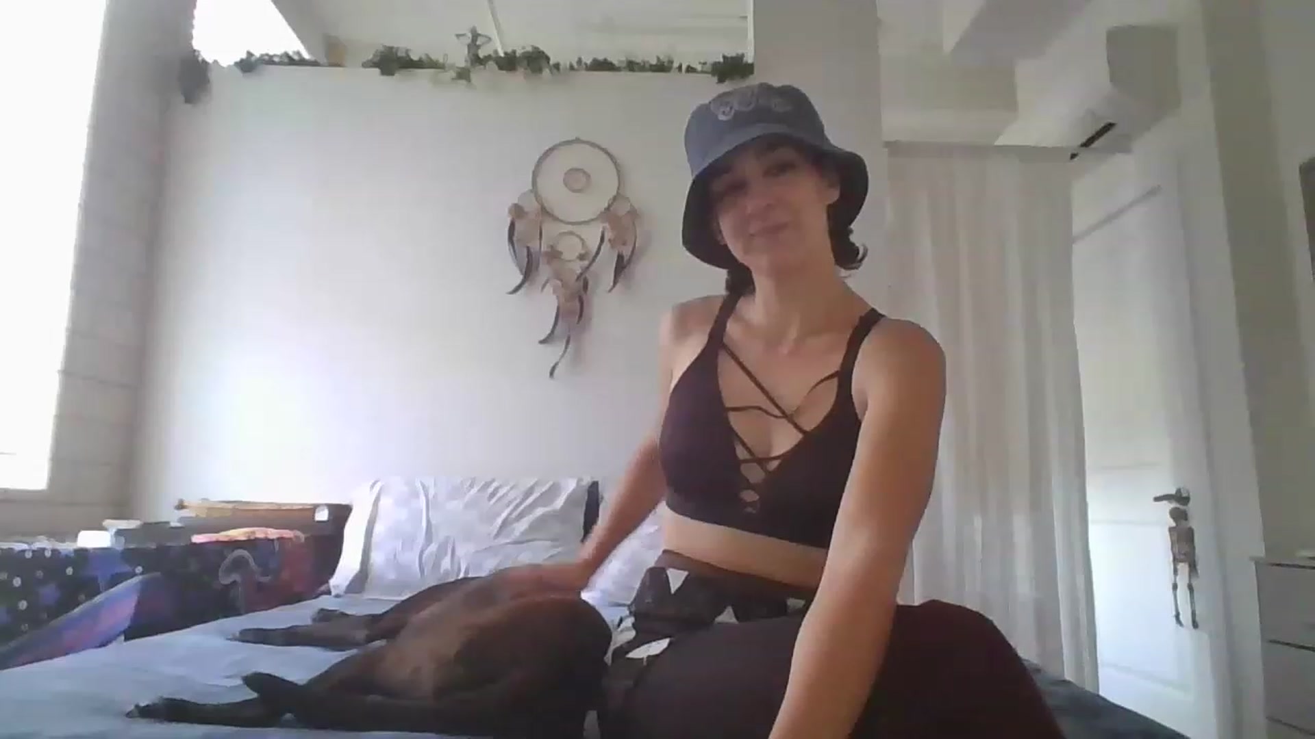 Gallery image thumbnail from DjDreamKitten's myfreecams stream on, 04/19/2023, 14:10 image 6 of 20