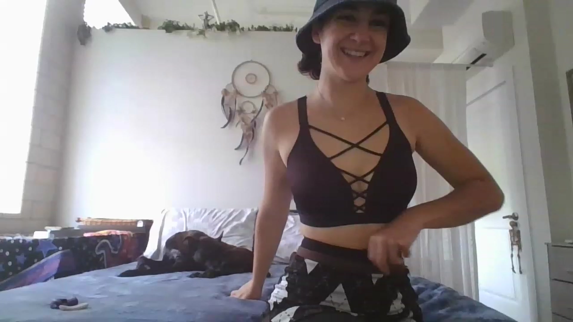 Gallery image thumbnail from DjDreamKitten's myfreecams stream on, 04/19/2023, 14:10 image 2 of 20