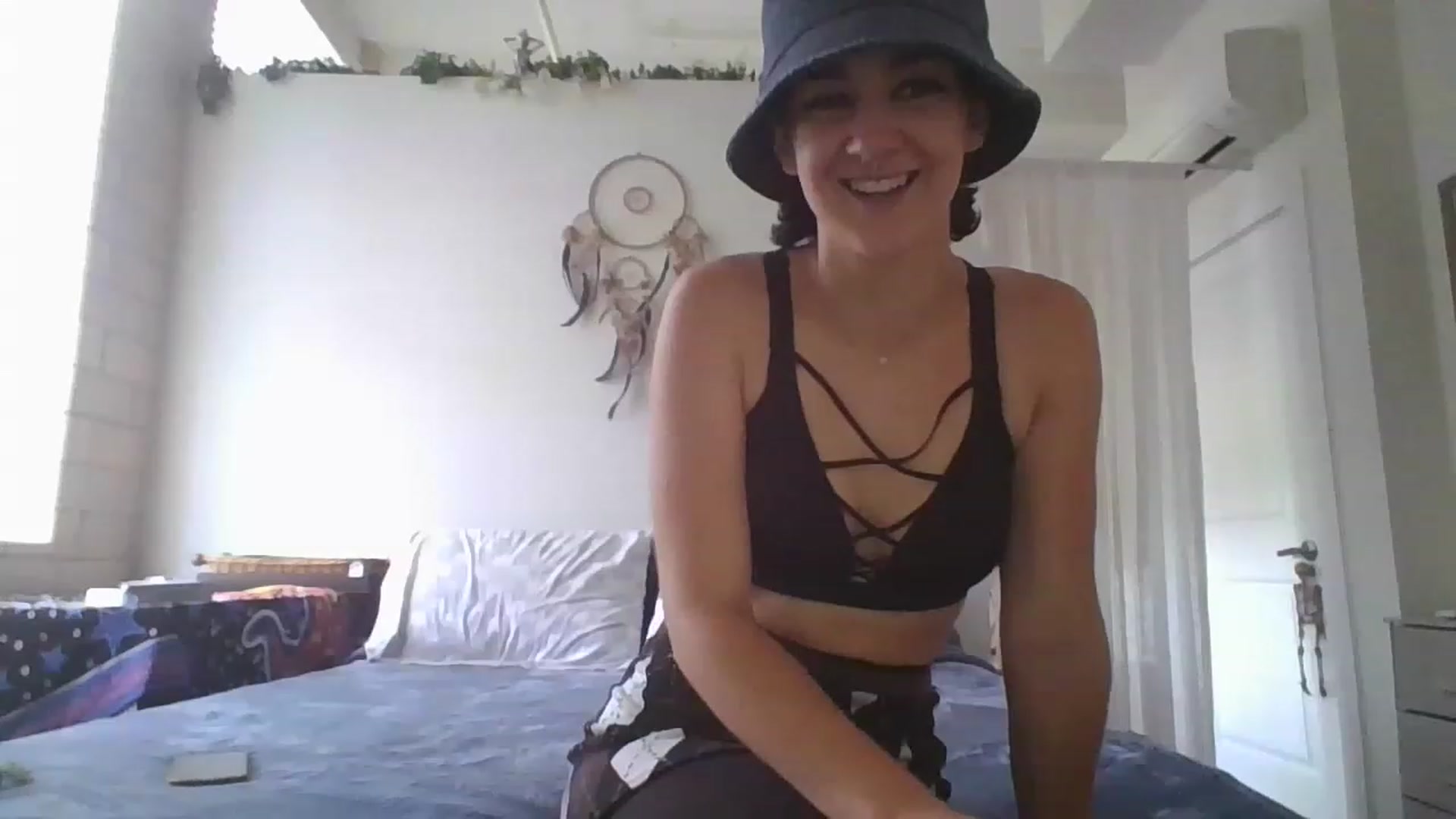 Gallery image thumbnail from DjDreamKitten's myfreecams stream on, 04/19/2023, 14:10 image 19 of 20
