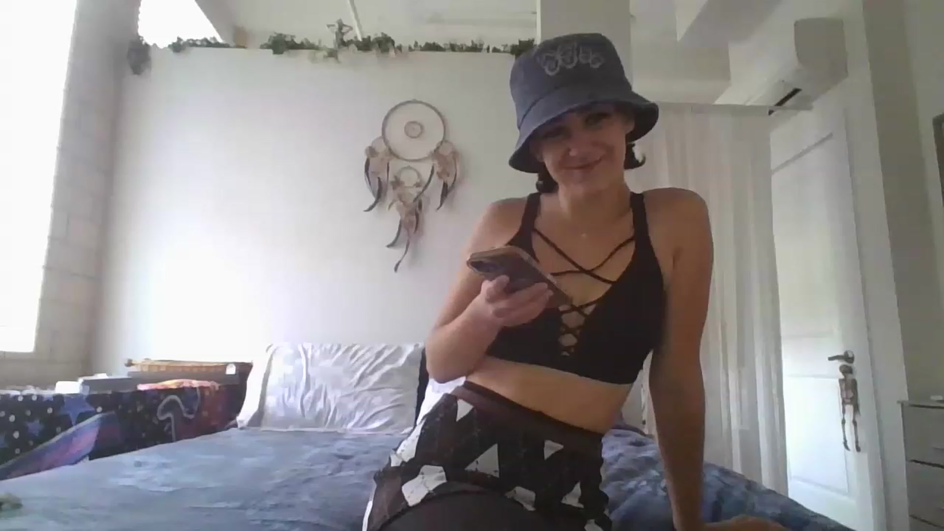 Gallery image thumbnail from DjDreamKitten's myfreecams stream on, 04/19/2023, 14:10 image 15 of 20