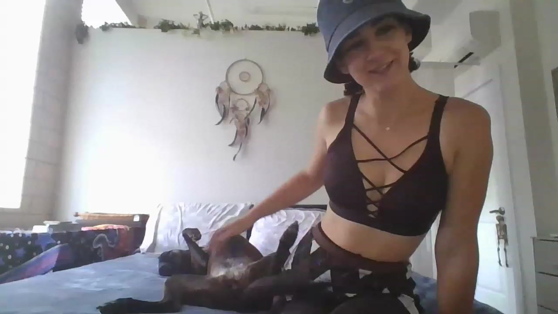 Gallery image thumbnail from DjDreamKitten's myfreecams stream on, 04/19/2023, 14:10 image 12 of 20