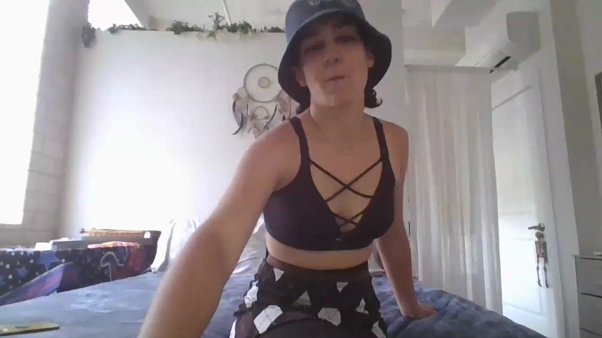Gallery image thumbnail from DjDreamKitten's myfreecams stream on, 04/19/2023, 14:10 image 14 of 20