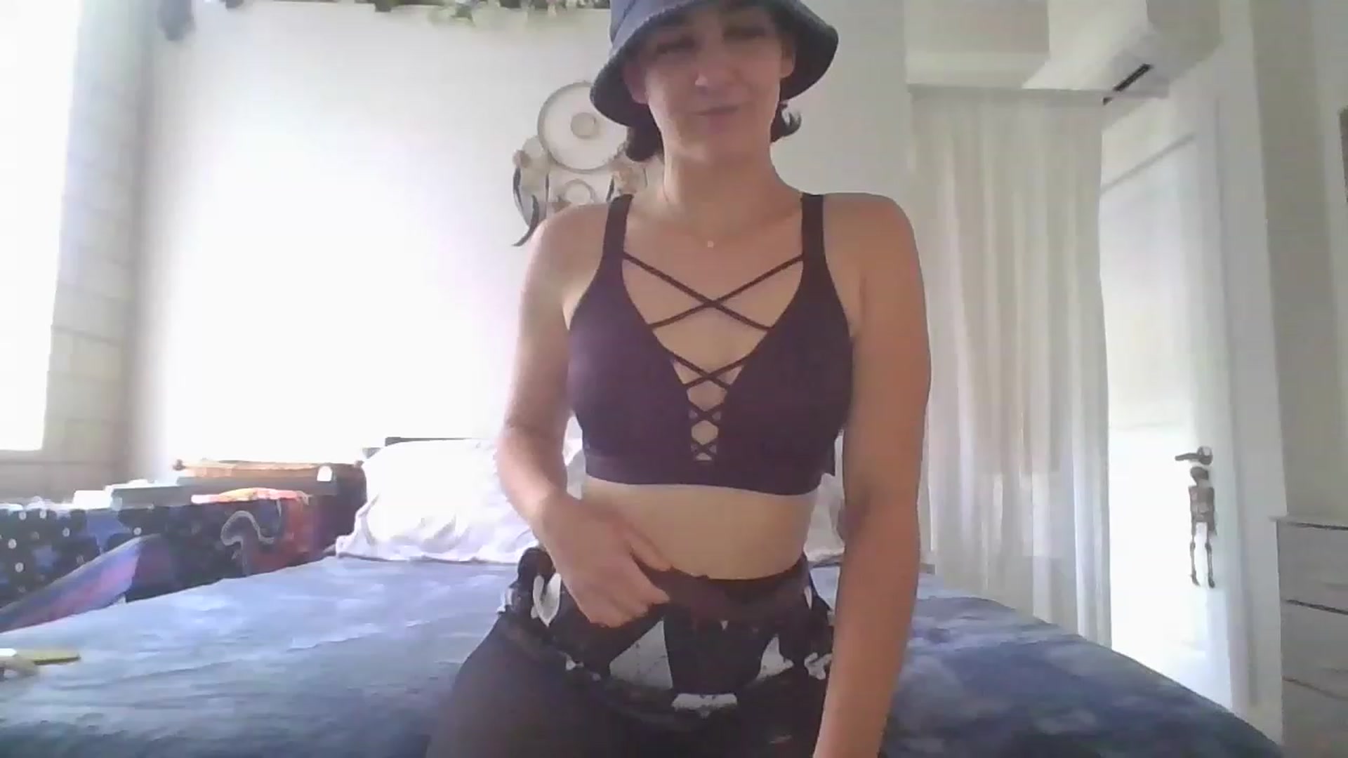 Gallery image thumbnail from DjDreamKitten's myfreecams stream on, 04/19/2023, 14:45 image 4 of 20