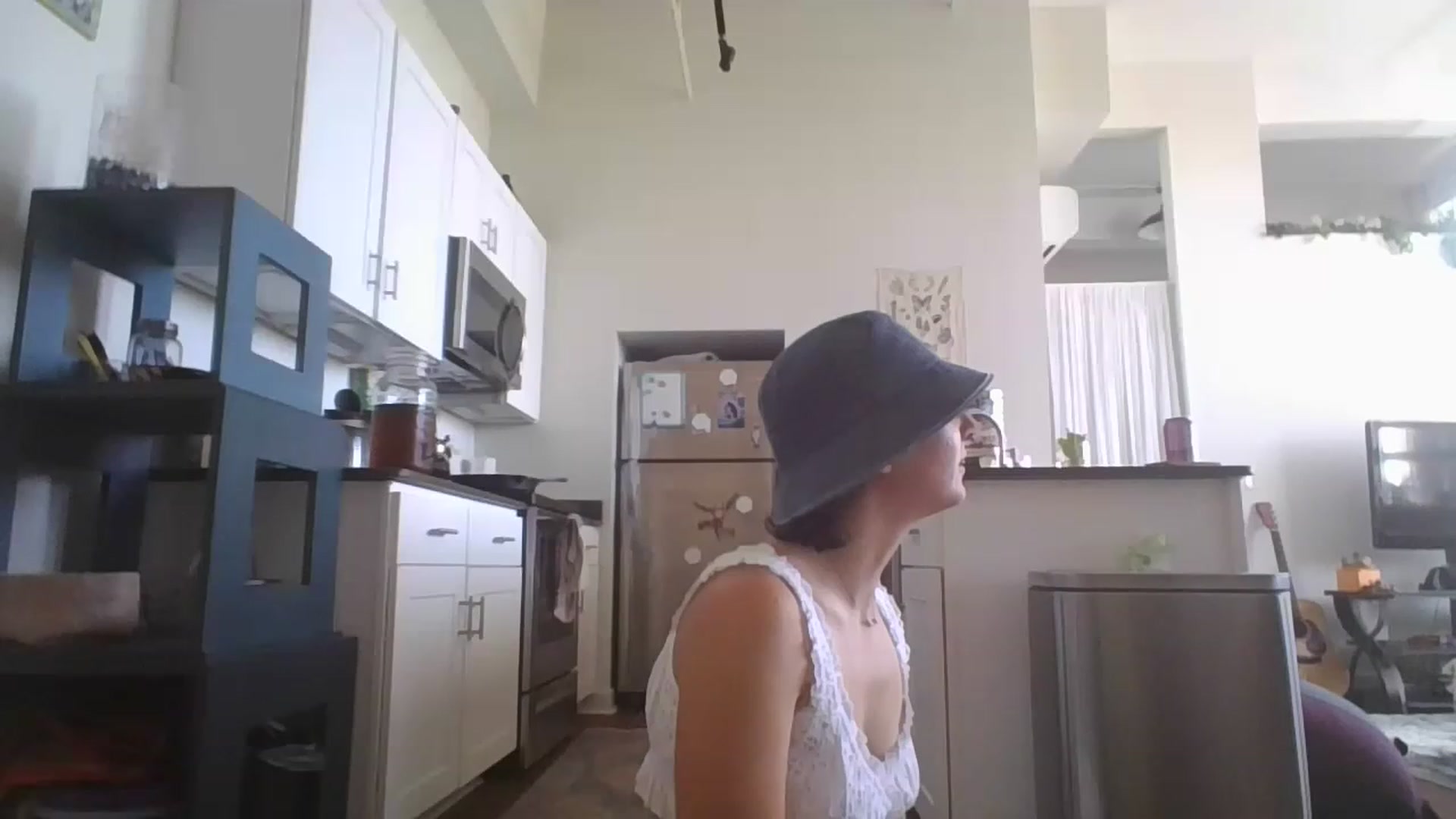 Gallery image thumbnail from DjDreamKitten's myfreecams stream on, 04/19/2023, 21:13 image 11 of 20