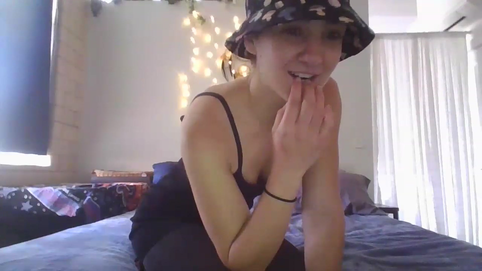 Gallery image thumbnail from DjDreamKitten's myfreecams stream on, 05/04/2023, 16:26 image 8 of 20