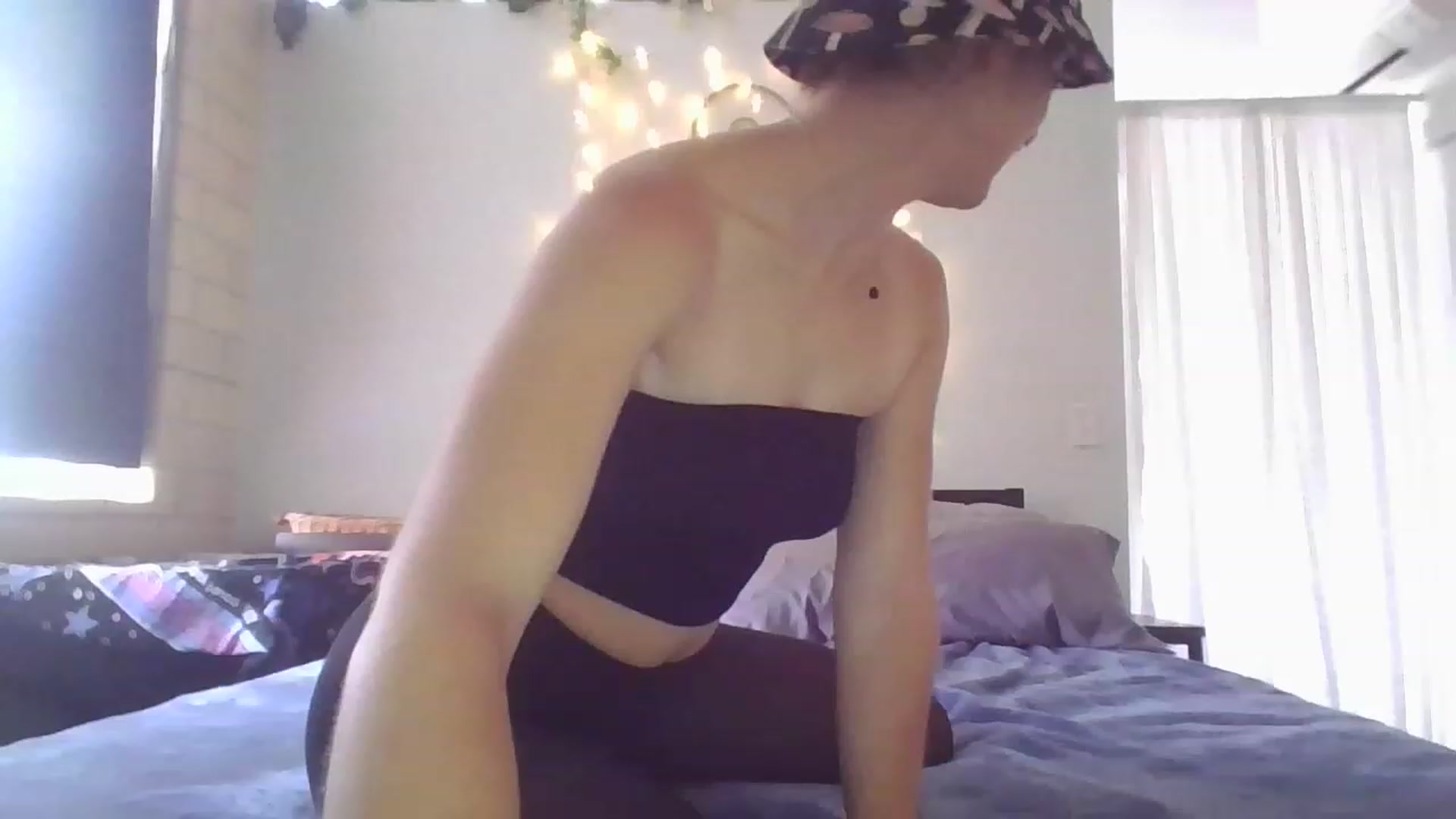 Gallery image thumbnail from DjDreamKitten's myfreecams stream on, 05/04/2023, 16:26 image 19 of 20