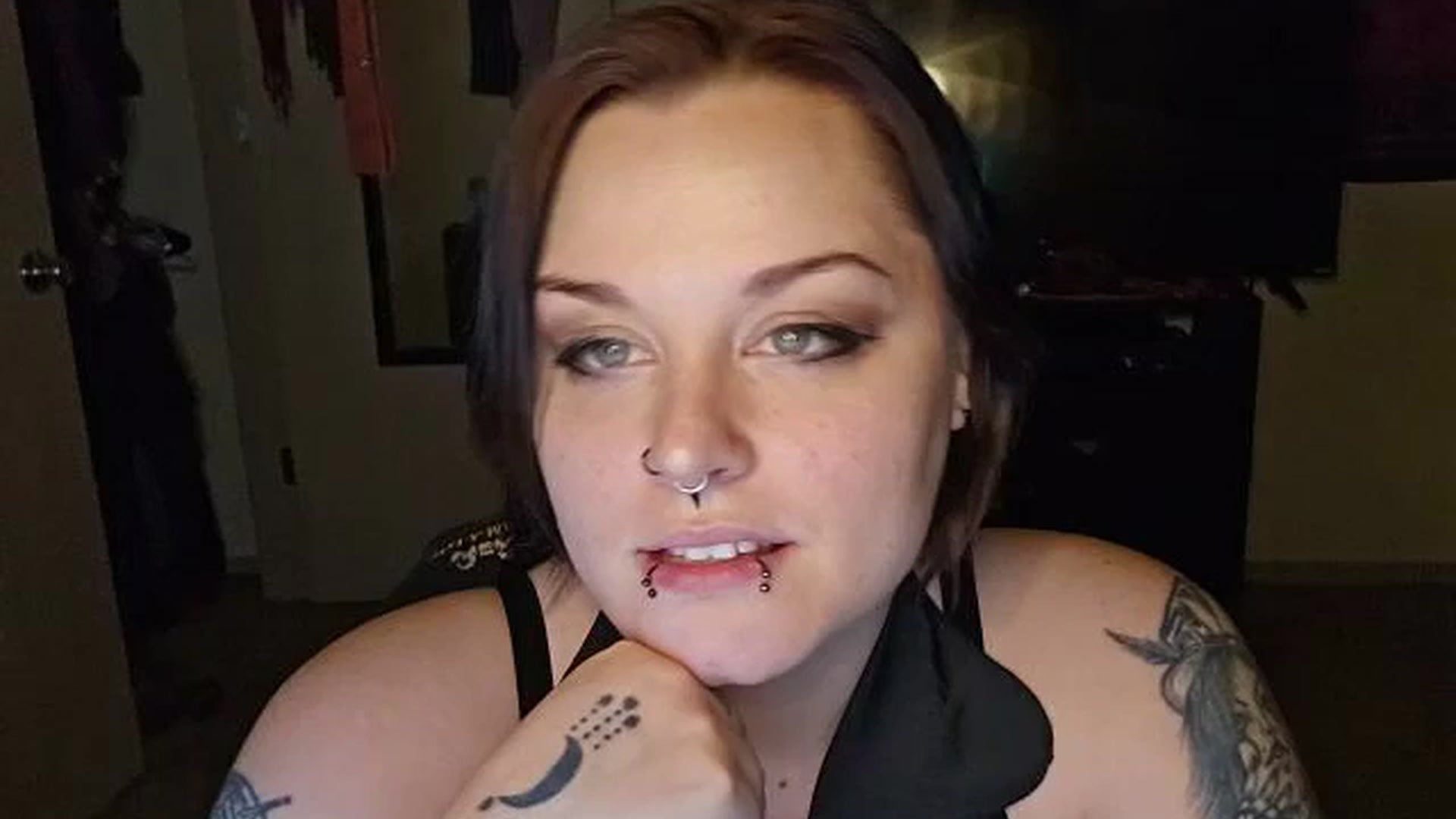 Gallery image thumbnail from Djdiddlez92's myfreecams stream on, 02/04/2024, 13:33 image 7 of 20