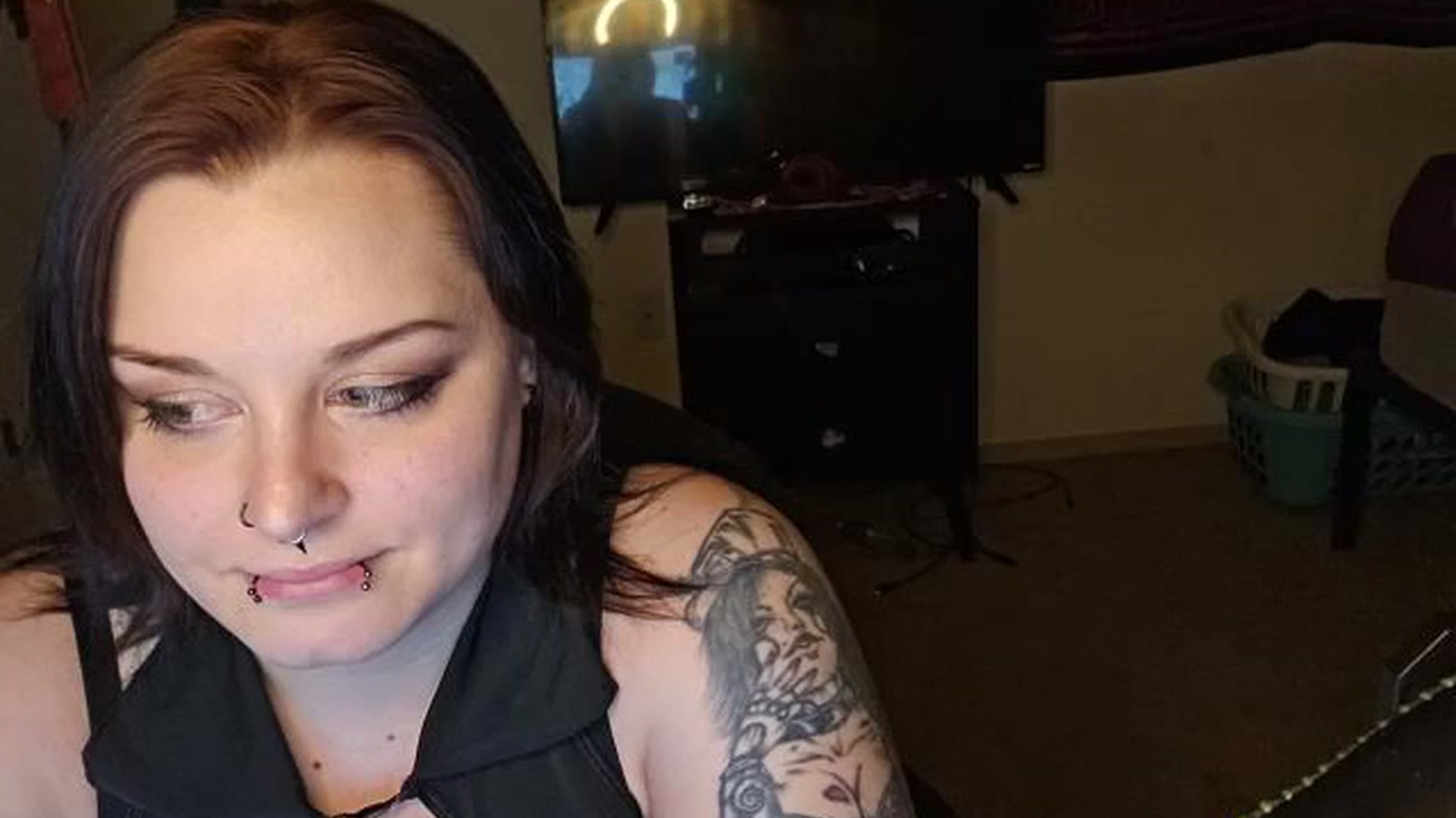 Gallery image thumbnail from Djdiddlez92's myfreecams stream on, 02/04/2024, 13:33 image 10 of 20