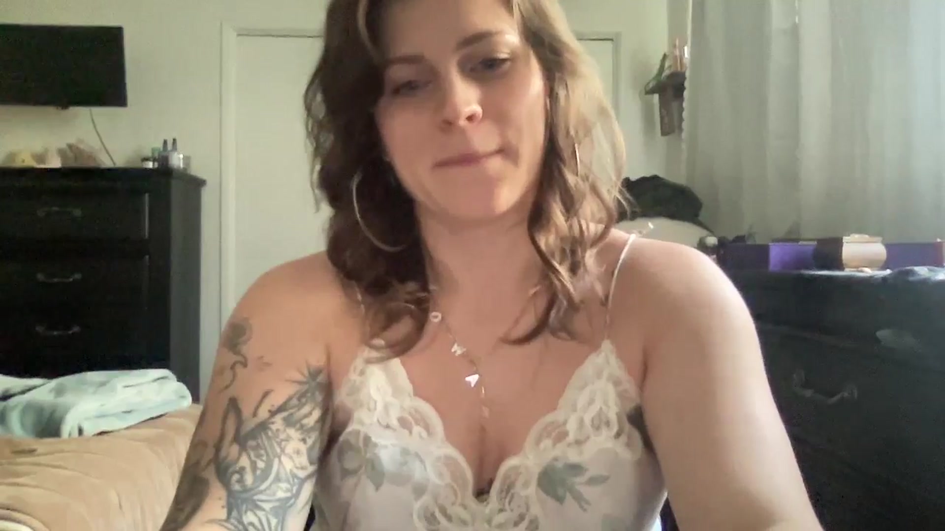 Gallery image thumbnail from Djwetdream's myfreecams stream on, 05/12/2025, 24:31 image 13 of 20