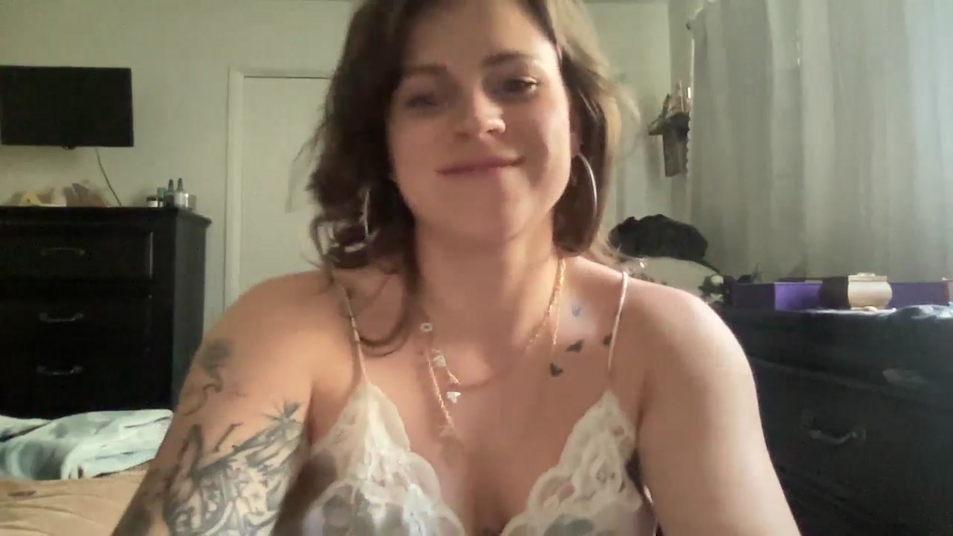 Gallery image thumbnail from Djwetdream's myfreecams stream on, 05/12/2025, 24:31 image 16 of 20