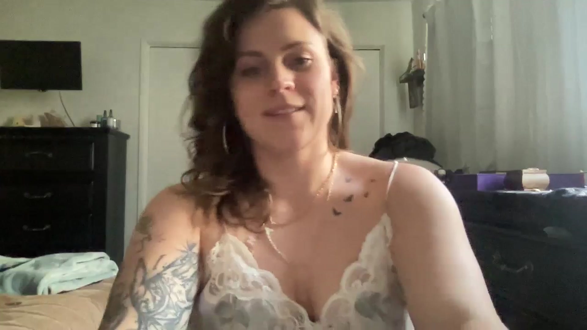 Gallery image thumbnail from Djwetdream's myfreecams stream on, 05/12/2025, 24:31 image 18 of 20