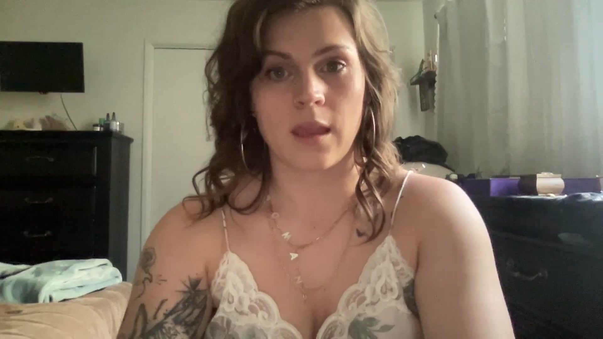 Gallery image thumbnail from Djwetdream's myfreecams stream on, 05/12/2025, 24:31 image 15 of 20