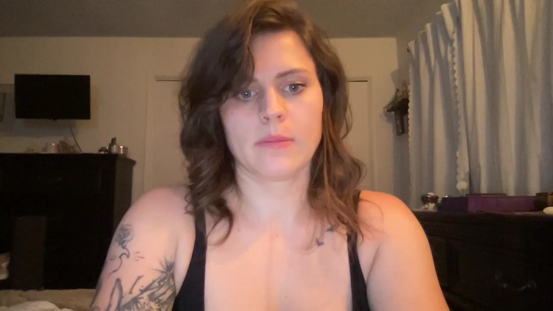 Gallery image thumbnail from Djwetdream's myfreecams stream on, 05/17/2025, 13:15 image 18 of 20