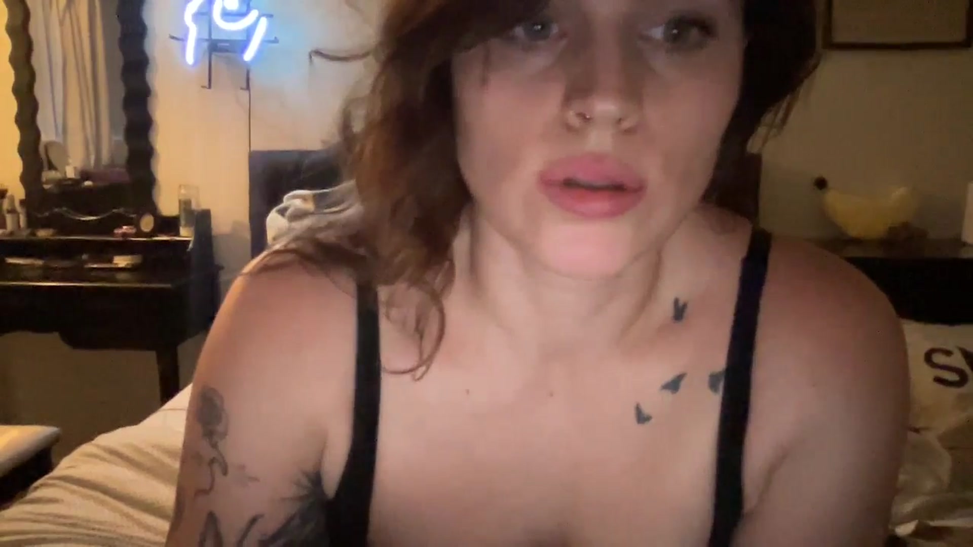 Gallery image thumbnail from Djwetdream's myfreecams stream on, 05/17/2025, 13:15 image 15 of 20