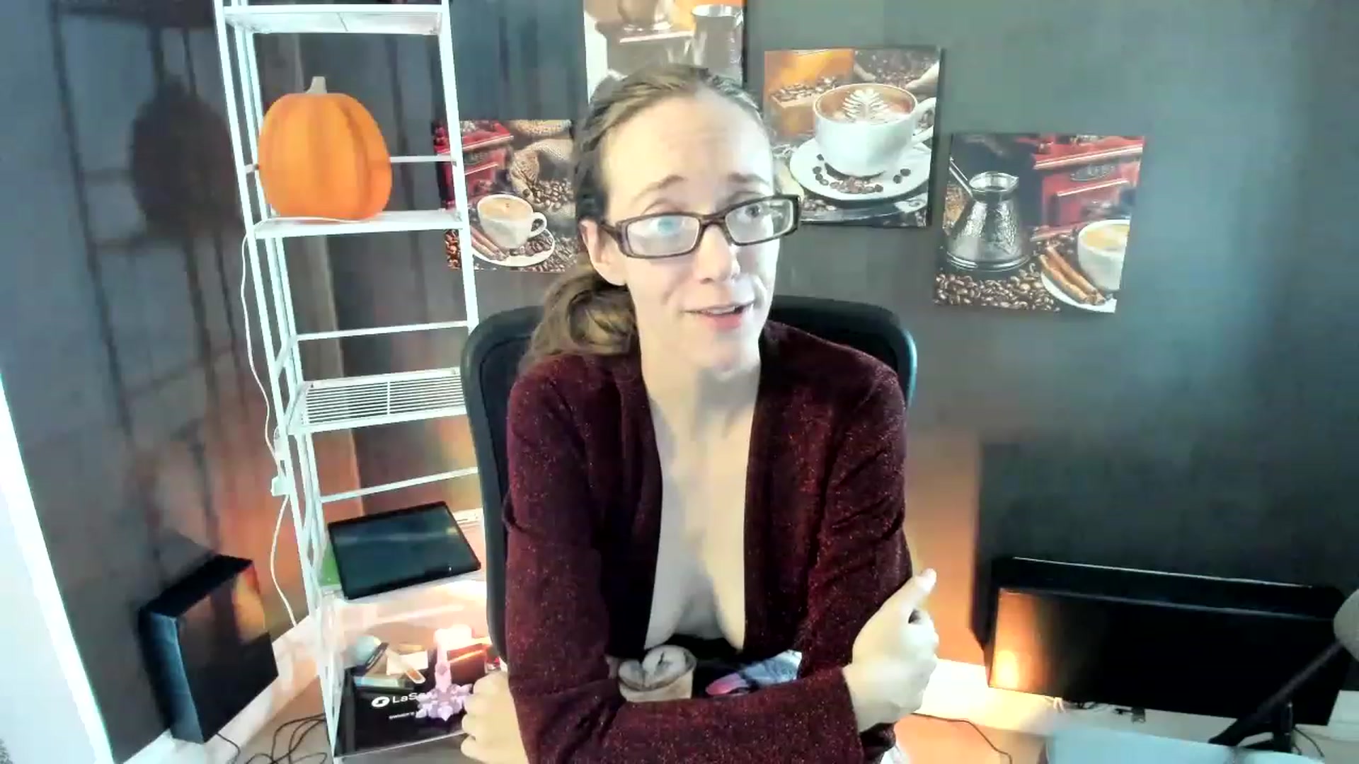 Gallery image thumbnail from DocDropBear's myfreecams stream on, 11/15/2022, 17:12 image 3 of 20