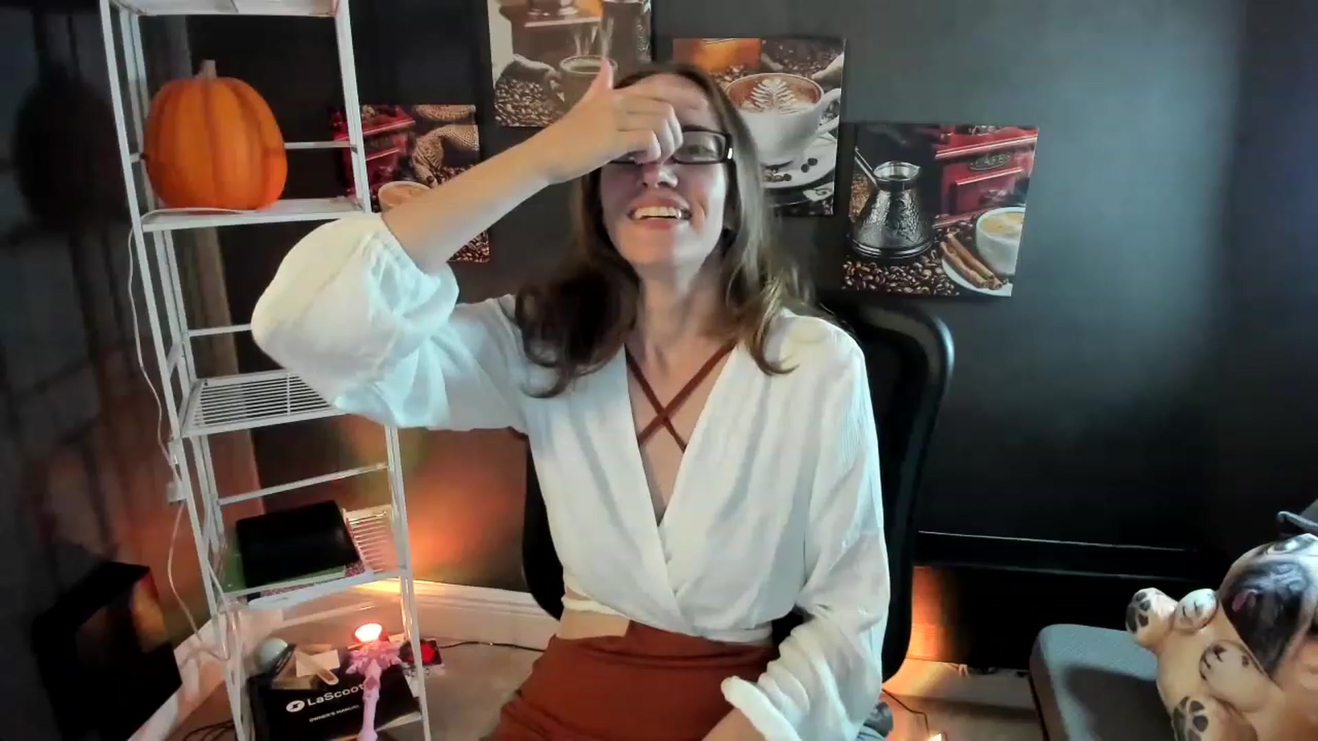 Gallery image thumbnail from DocDropBear's myfreecams stream on, 11/18/2022, 24:03 image 15 of 20