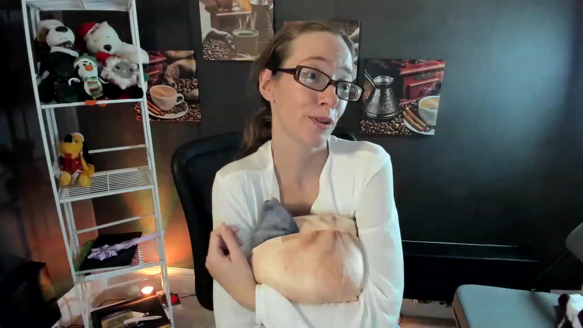 Gallery image thumbnail from DocDropBear's myfreecams stream on, 12/12/2022, 04:50 image 3 of 20