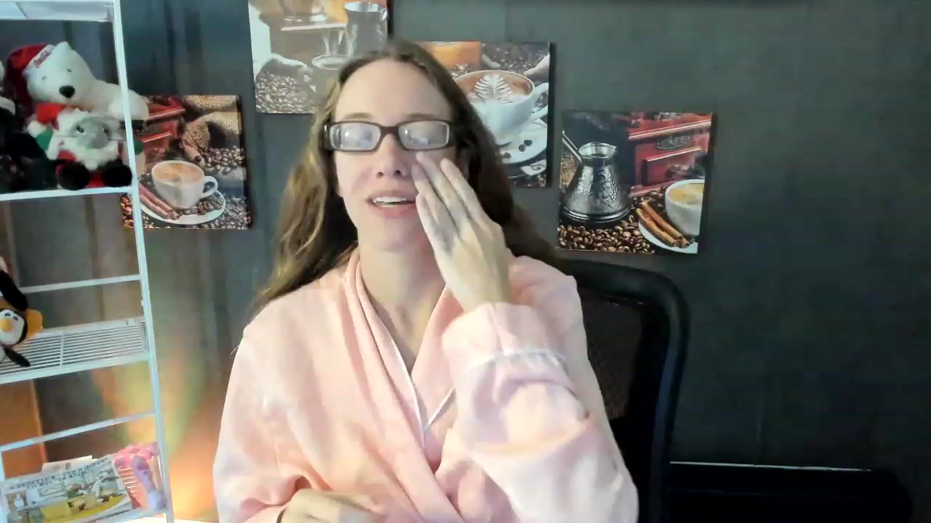 Gallery image thumbnail from DocDropBear's myfreecams stream on, 12/28/2022, 16:32 image 13 of 20