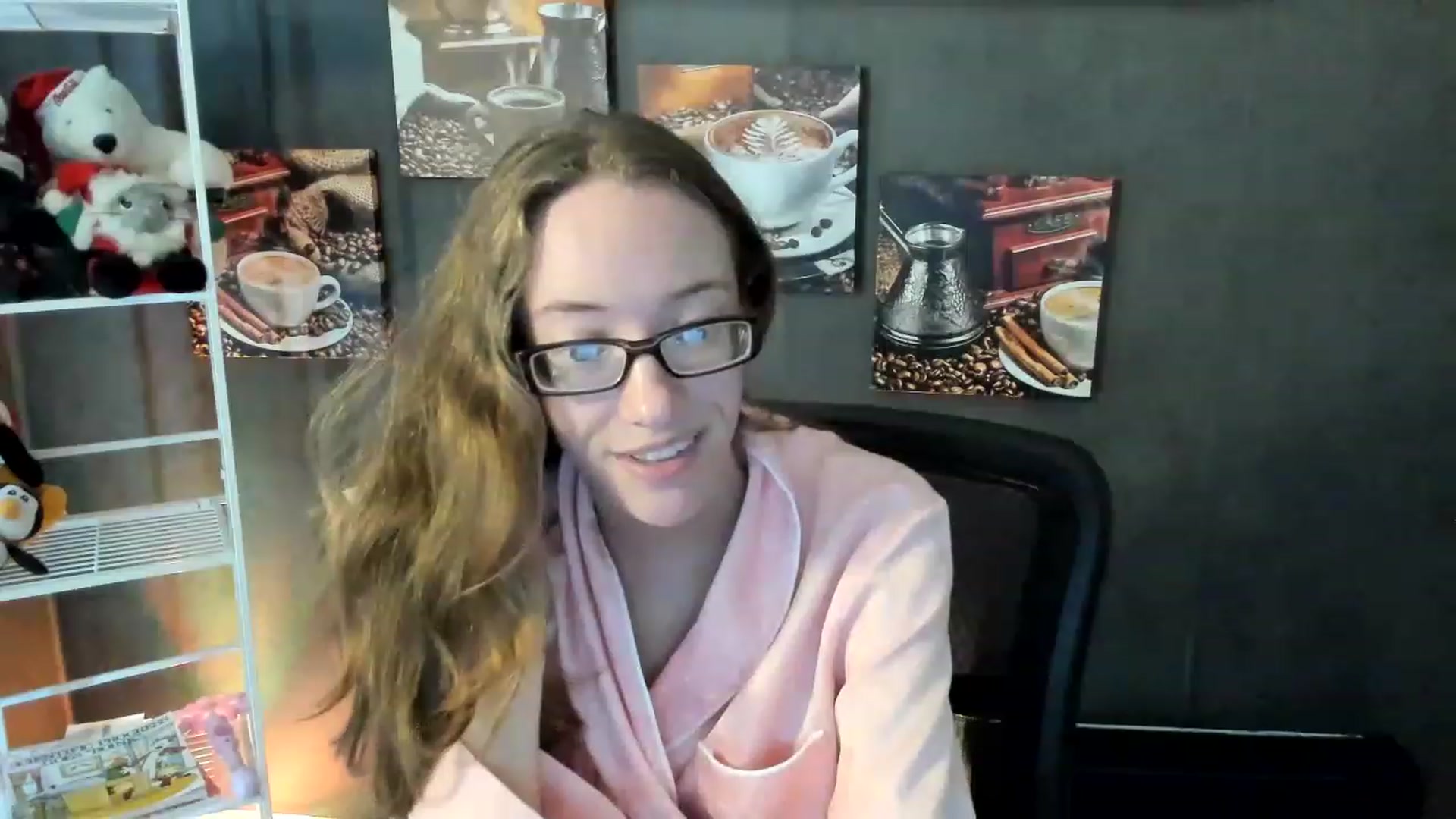 Gallery image thumbnail from DocDropBear's myfreecams stream on, 12/28/2022, 16:32 image 8 of 20