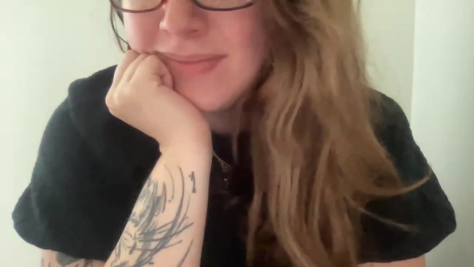 Gallery image thumbnail from DoctorLuna's myfreecams stream on, 04/03/2023, 15:15 image 9 of 20