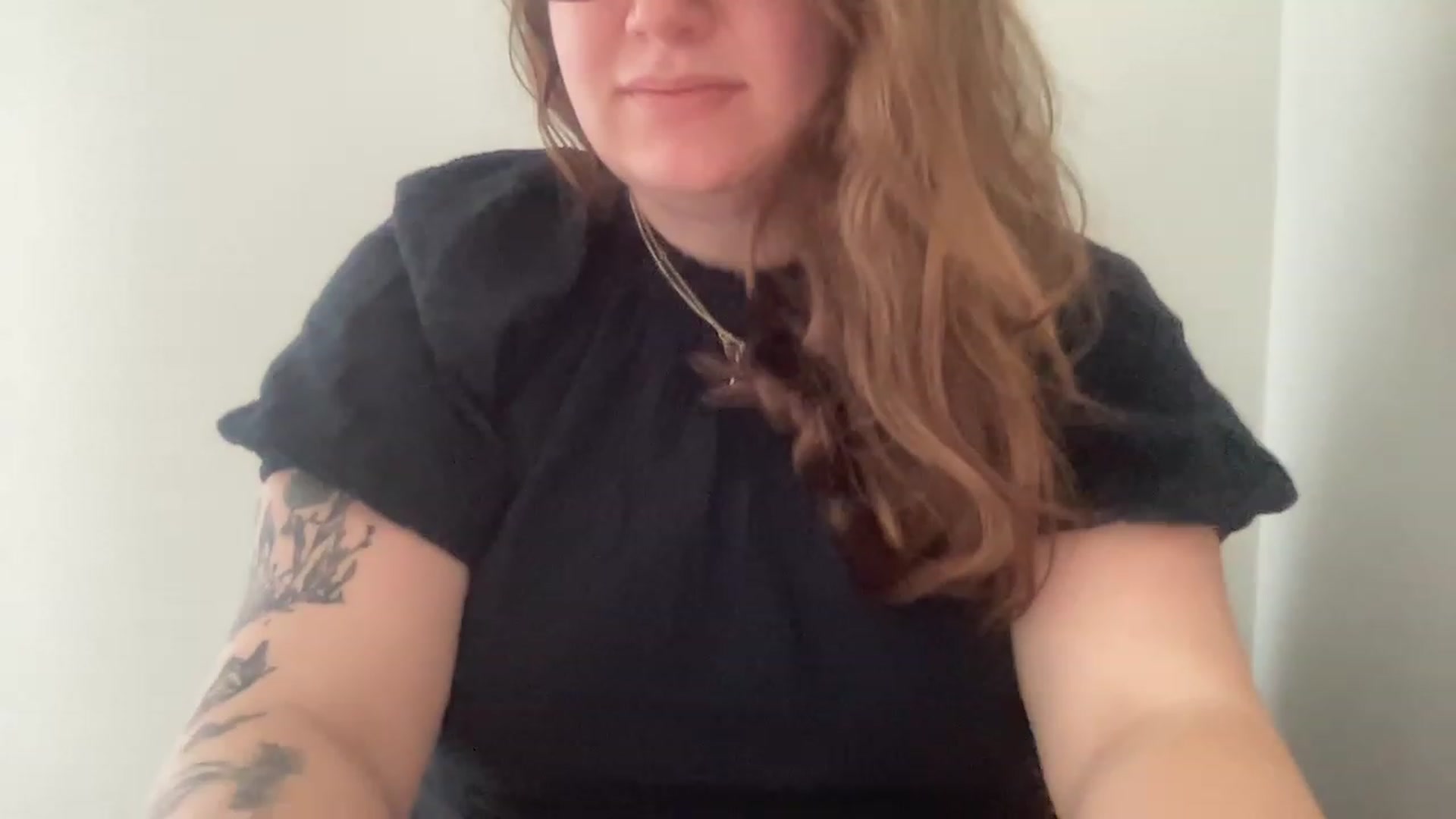 Gallery image thumbnail from DoctorLuna's myfreecams stream on, 04/03/2023, 15:15 image 11 of 20