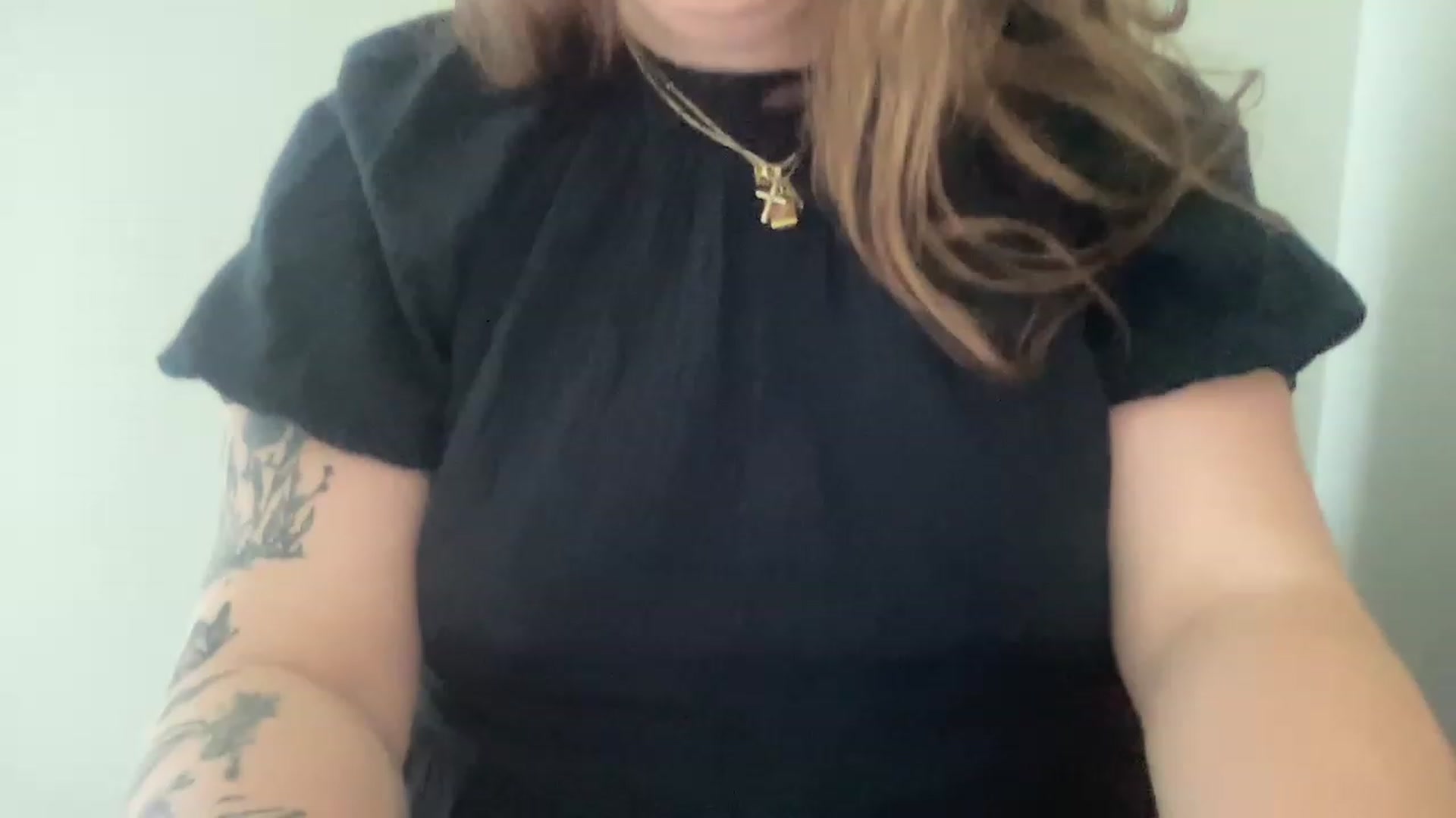 Gallery image thumbnail from DoctorLuna's myfreecams stream on, 04/03/2023, 15:15 image 2 of 20