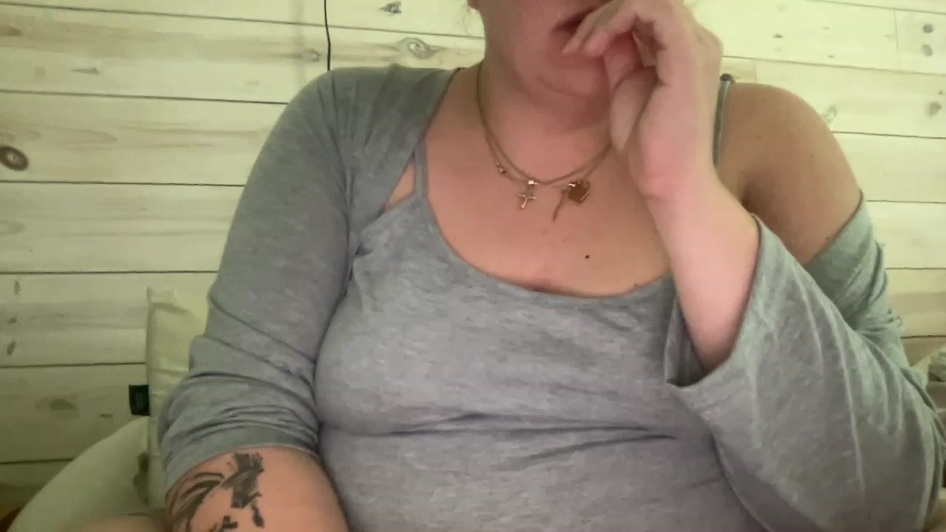 Gallery image thumbnail from DoctorLuna's myfreecams stream on, 04/19/2023, 20:40 image 7 of 20
