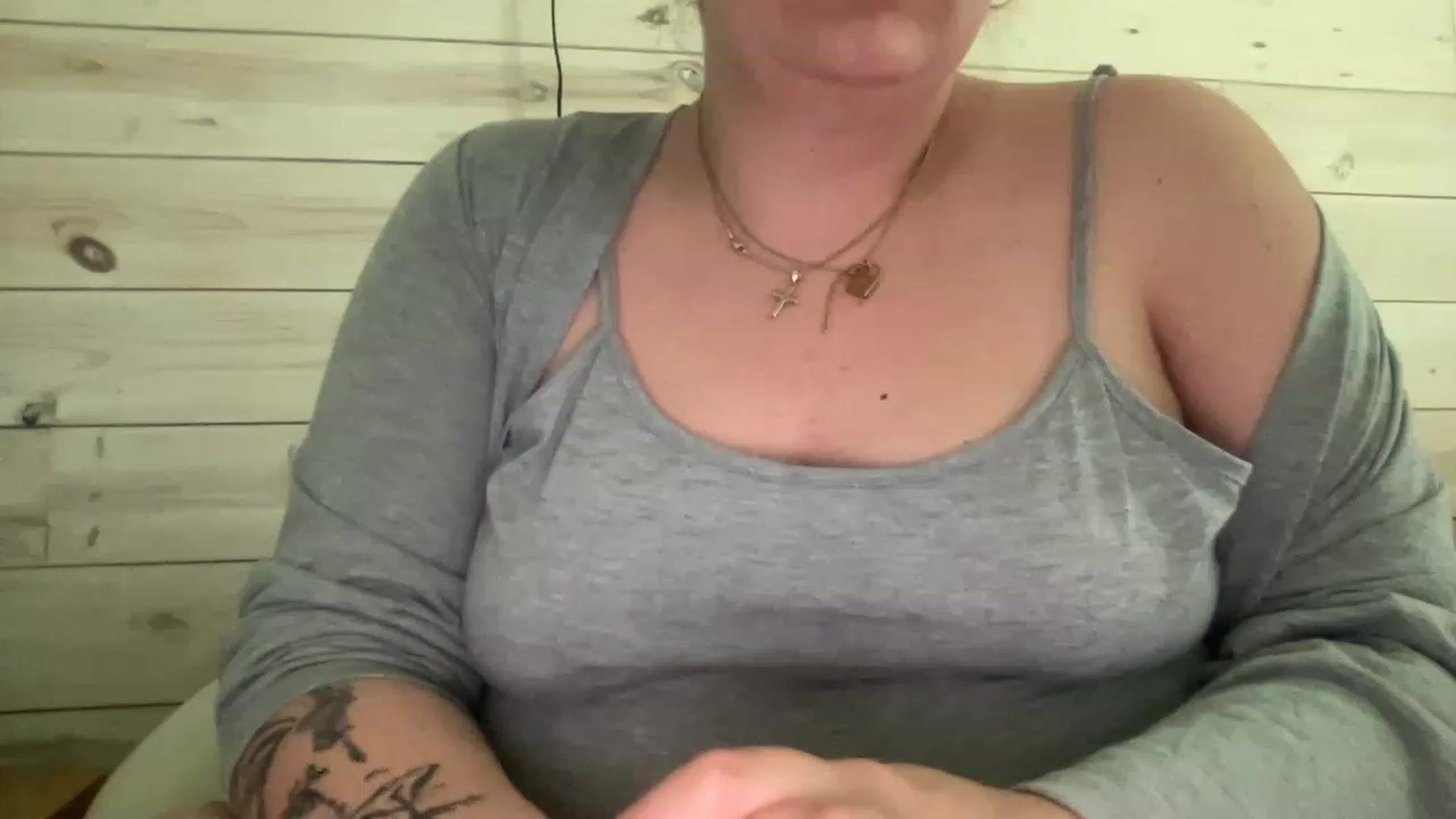 Gallery image thumbnail from DoctorLuna's myfreecams stream on, 04/19/2023, 20:40 image 13 of 20