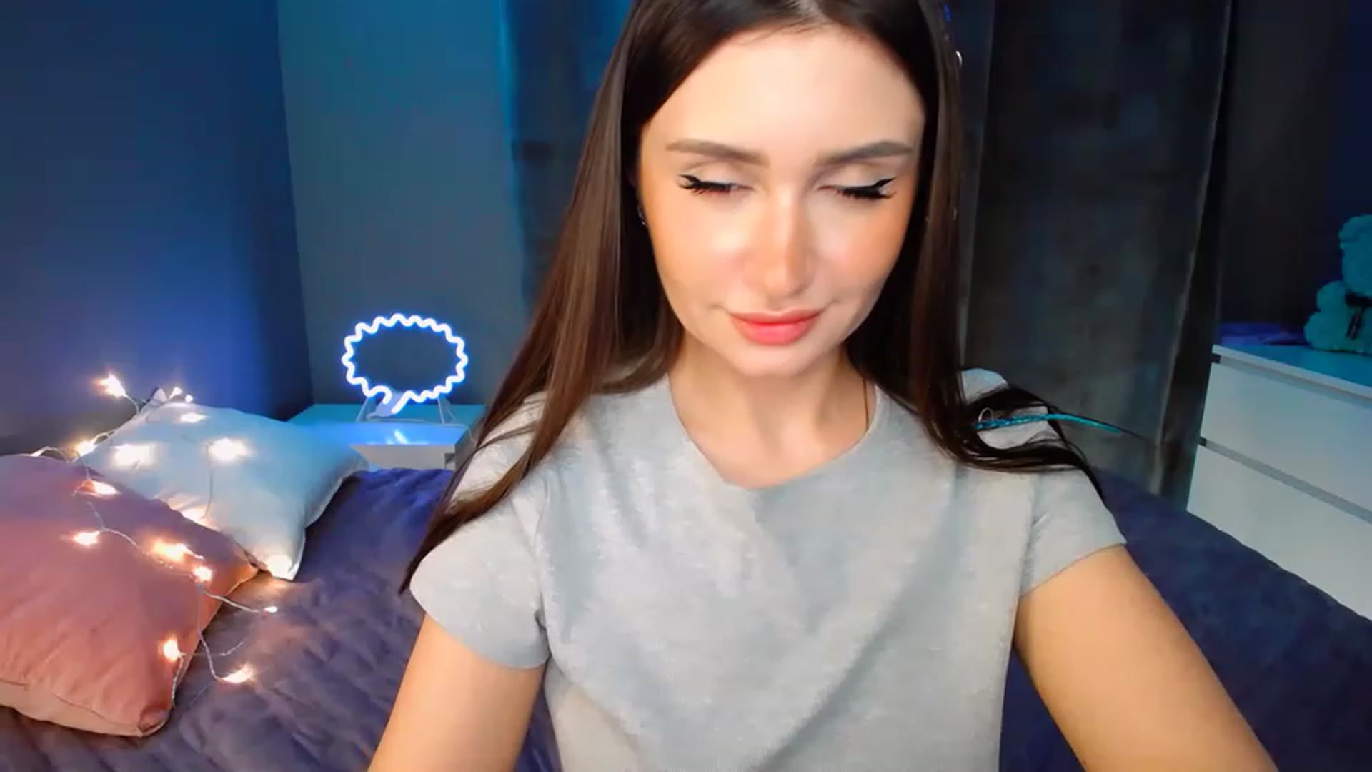 Gallery image thumbnail from DollGlamourr's myfreecams stream on, 11/17/2022, 18:53 image 14 of 20