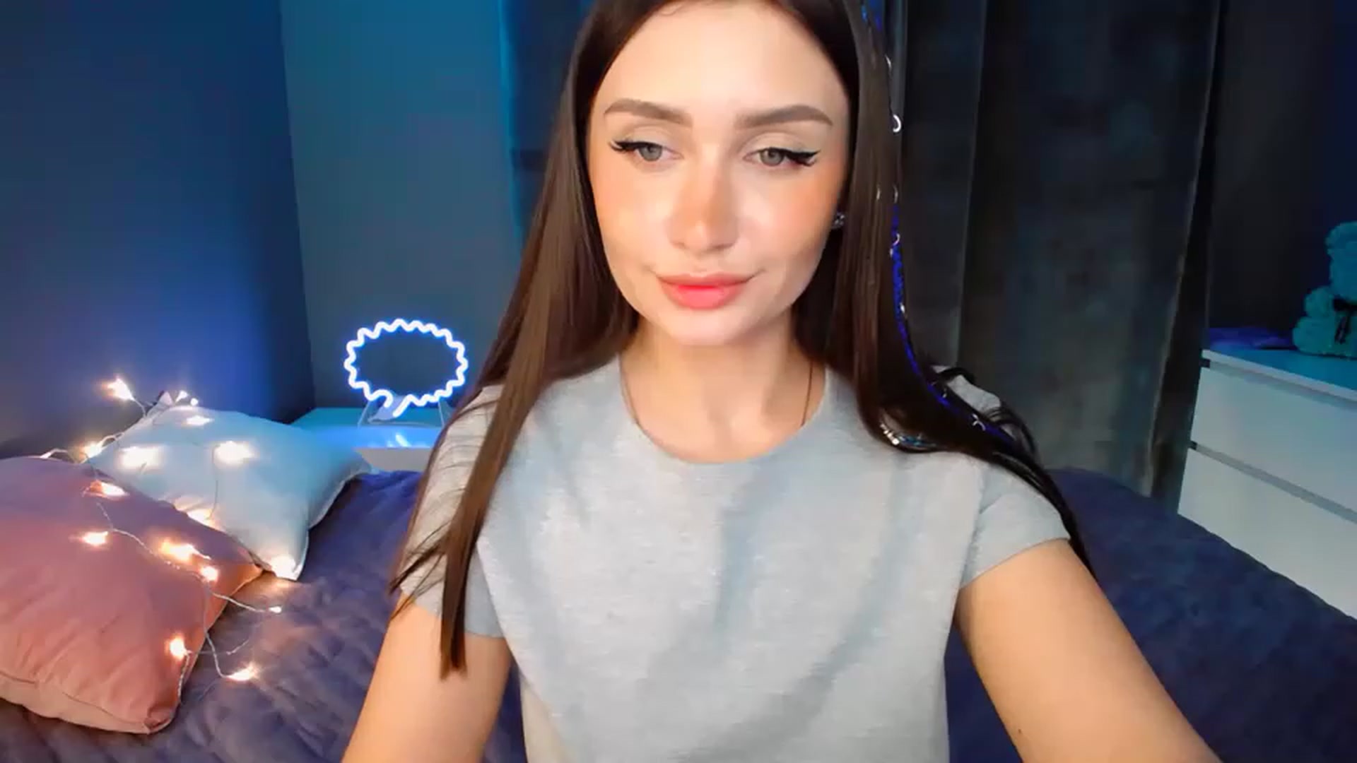 Gallery image thumbnail from DollGlamourr's myfreecams stream on, 11/17/2022, 18:53 image 17 of 20