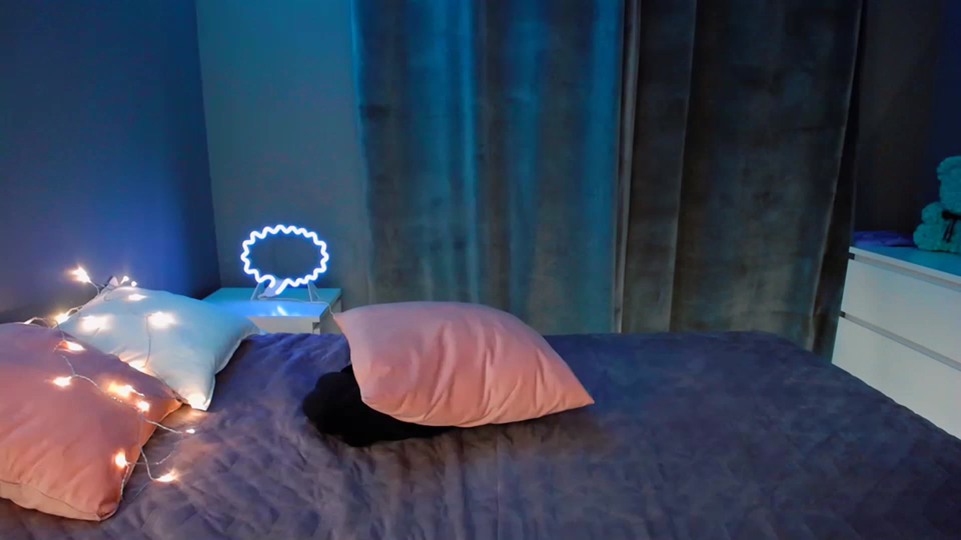 Gallery image thumbnail from DollGlamourr's myfreecams stream on, 11/17/2022, 18:53 image 15 of 20