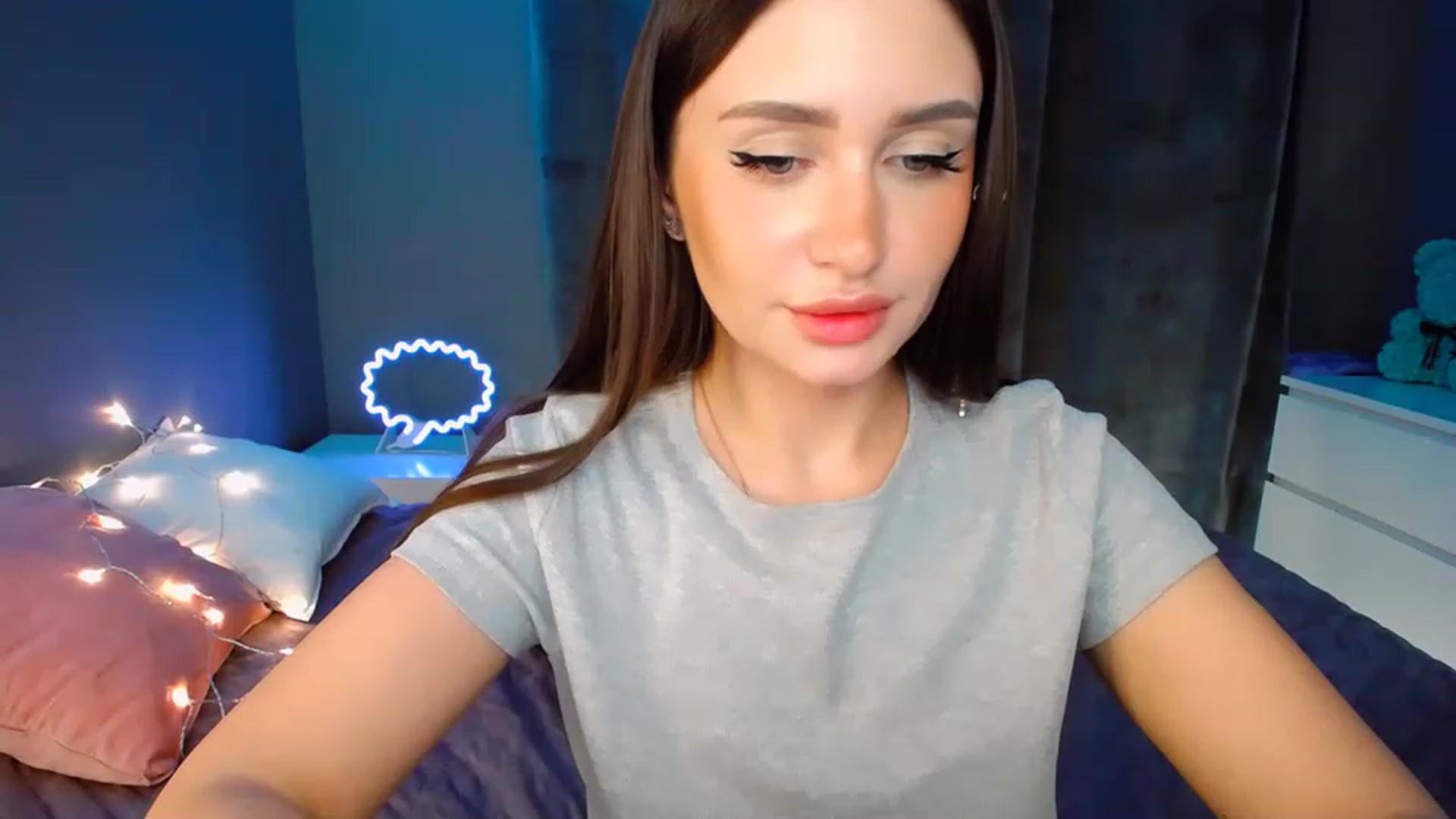 Gallery image thumbnail from DollGlamourr's myfreecams stream on, 11/17/2022, 18:53 image 2 of 20