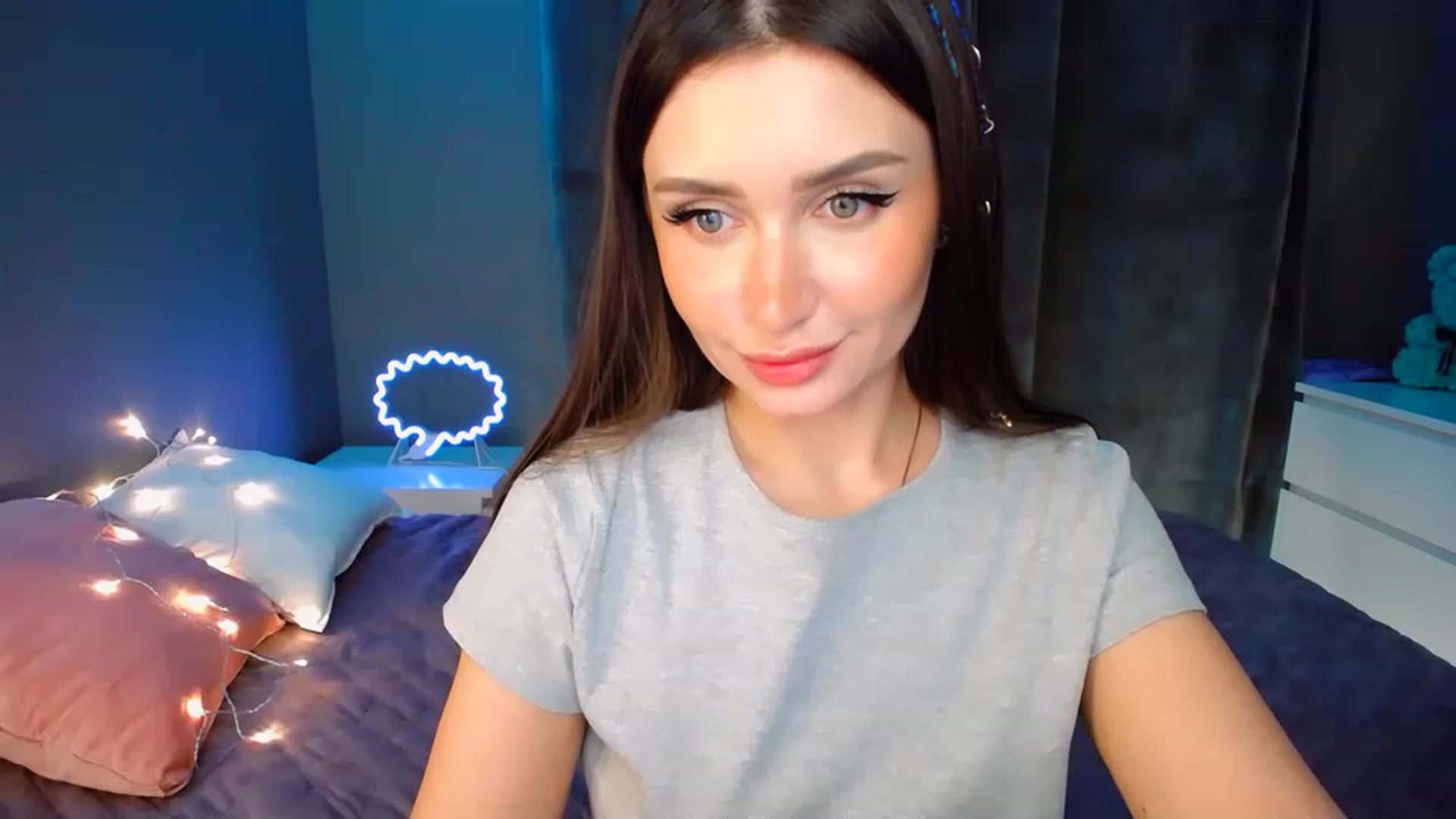 Gallery image thumbnail from DollGlamourr's myfreecams stream on, 11/17/2022, 18:53 image 7 of 20