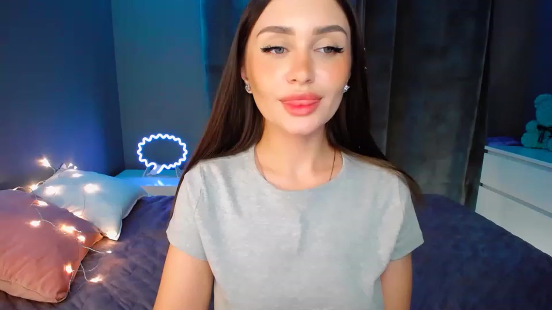 Gallery image thumbnail from DollGlamourr's myfreecams stream on, 11/17/2022, 18:53 image 4 of 20