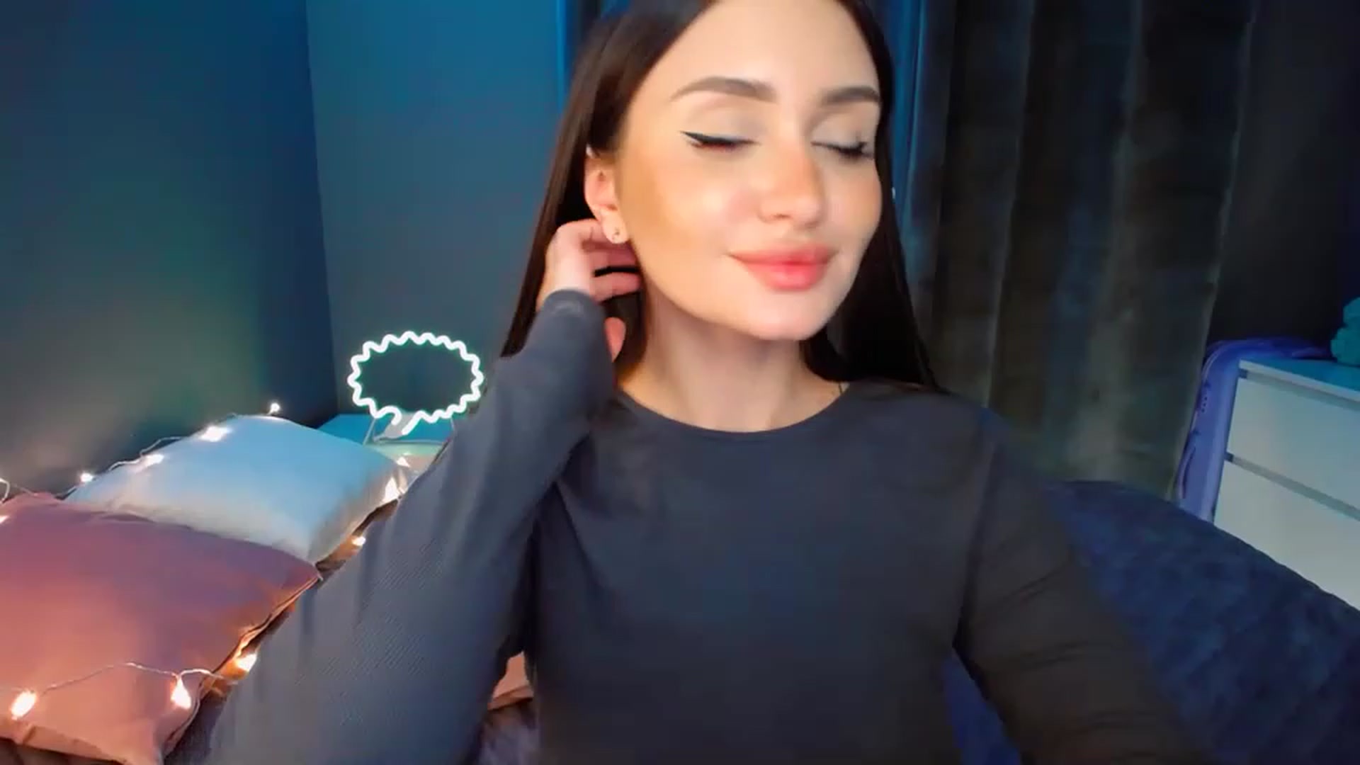 Gallery image thumbnail from DollGlamourr's myfreecams stream on, 11/18/2022, 20:23 image 20 of 20