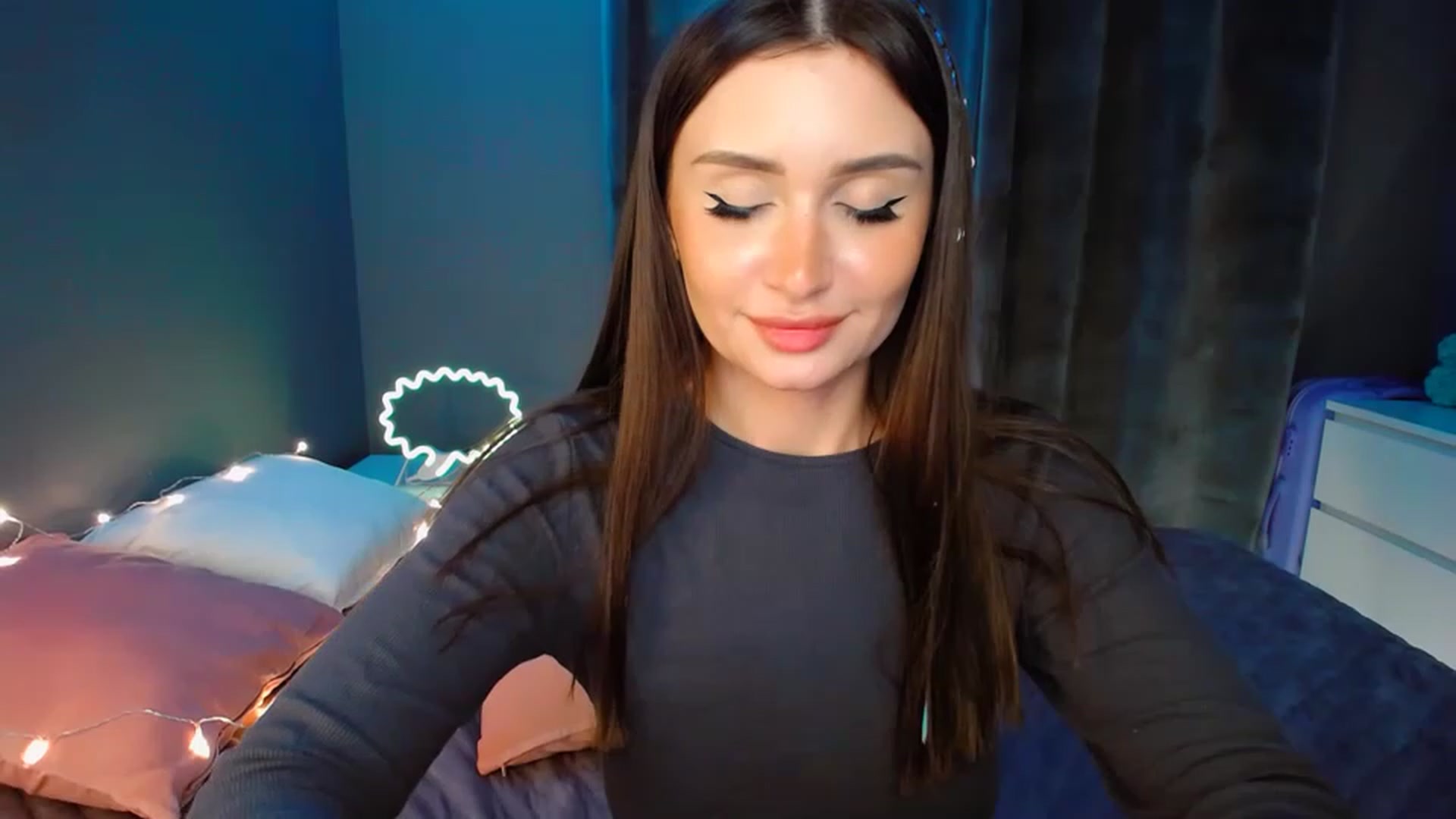 Gallery image thumbnail from DollGlamourr's myfreecams stream on, 11/18/2022, 20:23 image 16 of 20