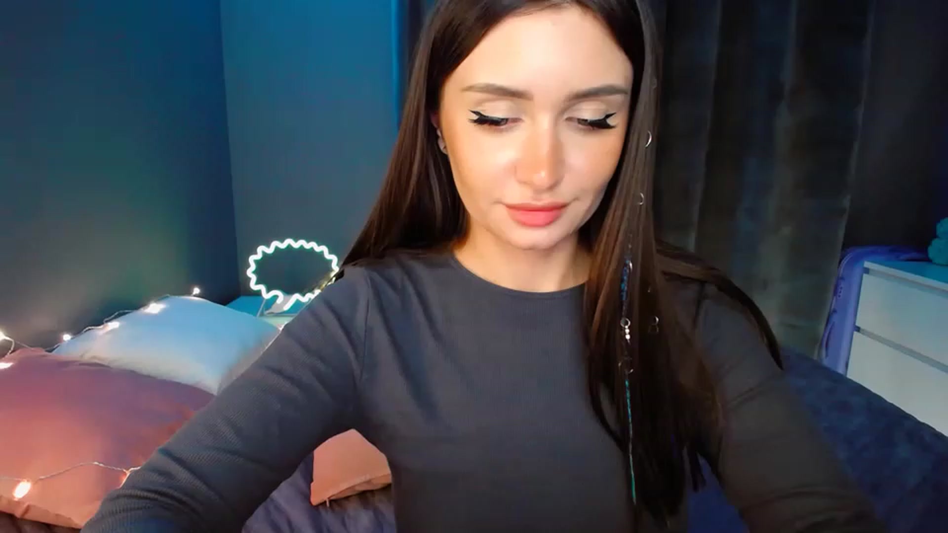 Gallery image thumbnail from DollGlamourr's myfreecams stream on, 11/18/2022, 20:23 image 15 of 20