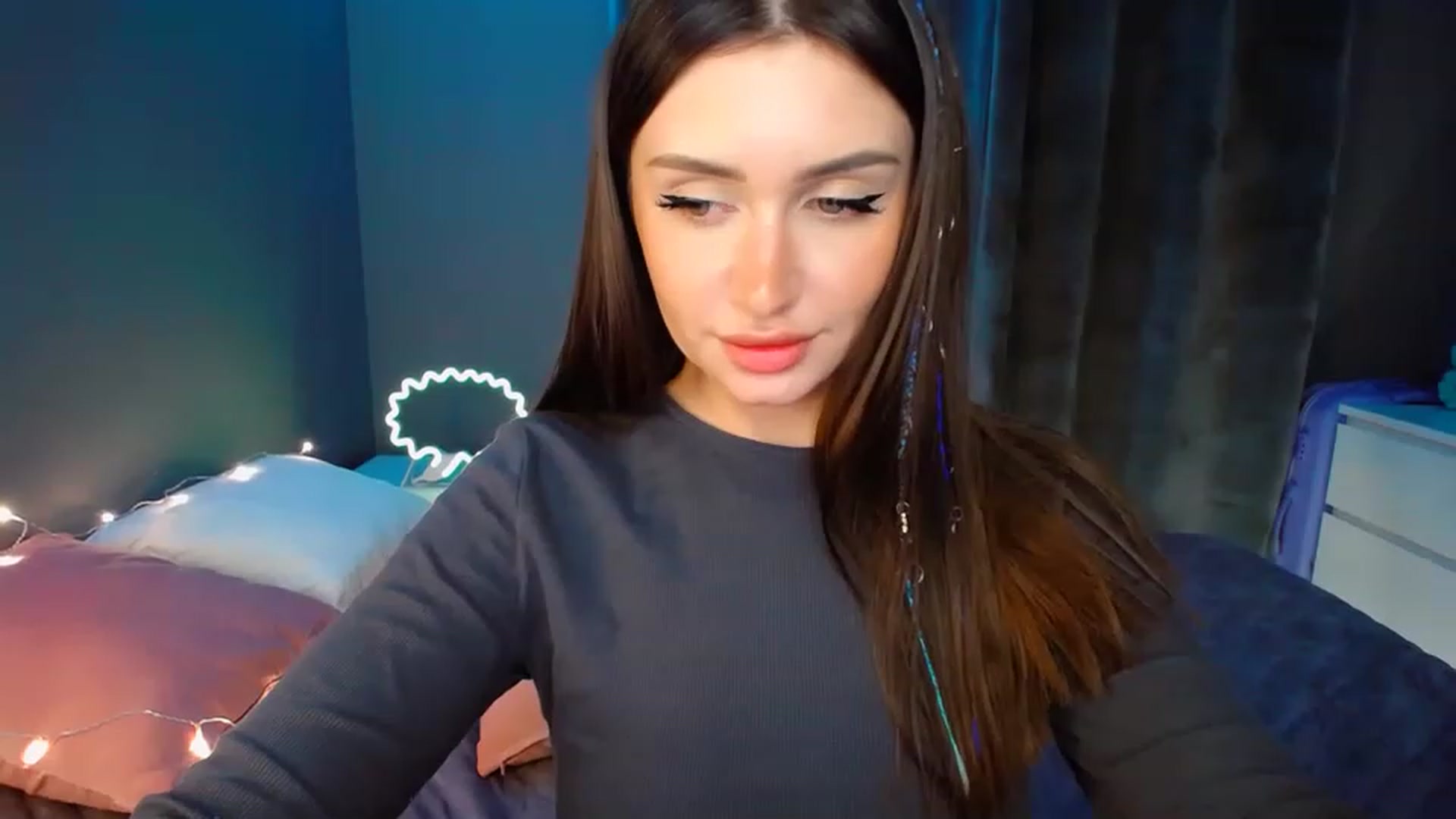 Gallery image thumbnail from DollGlamourr's myfreecams stream on, 11/18/2022, 20:23 image 12 of 20