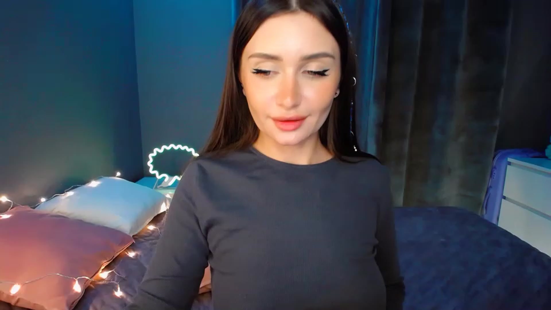 Gallery image thumbnail from DollGlamourr's myfreecams stream on, 11/18/2022, 20:23 image 11 of 20