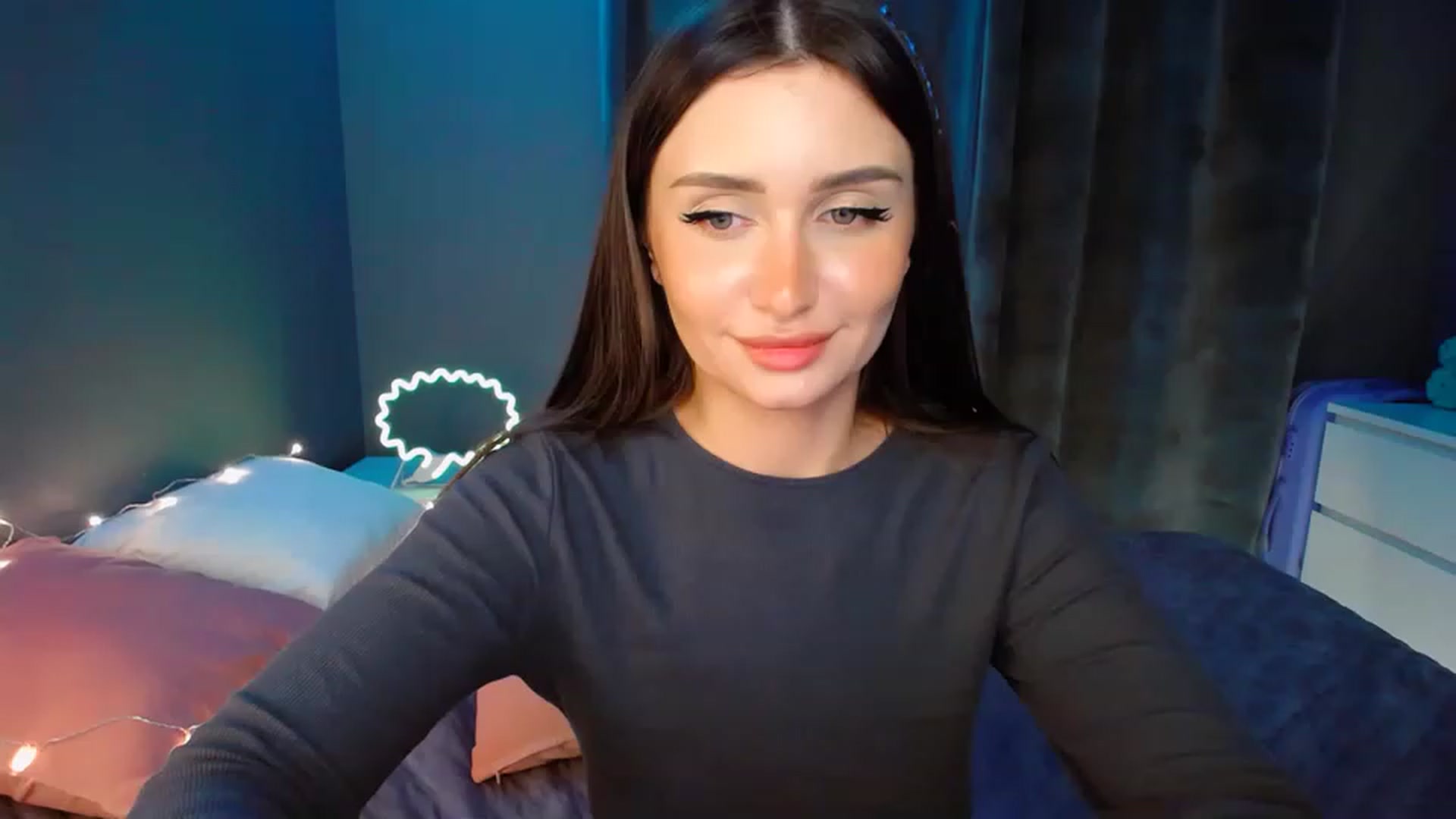 Gallery image thumbnail from DollGlamourr's myfreecams stream on, 11/18/2022, 20:23 image 17 of 20