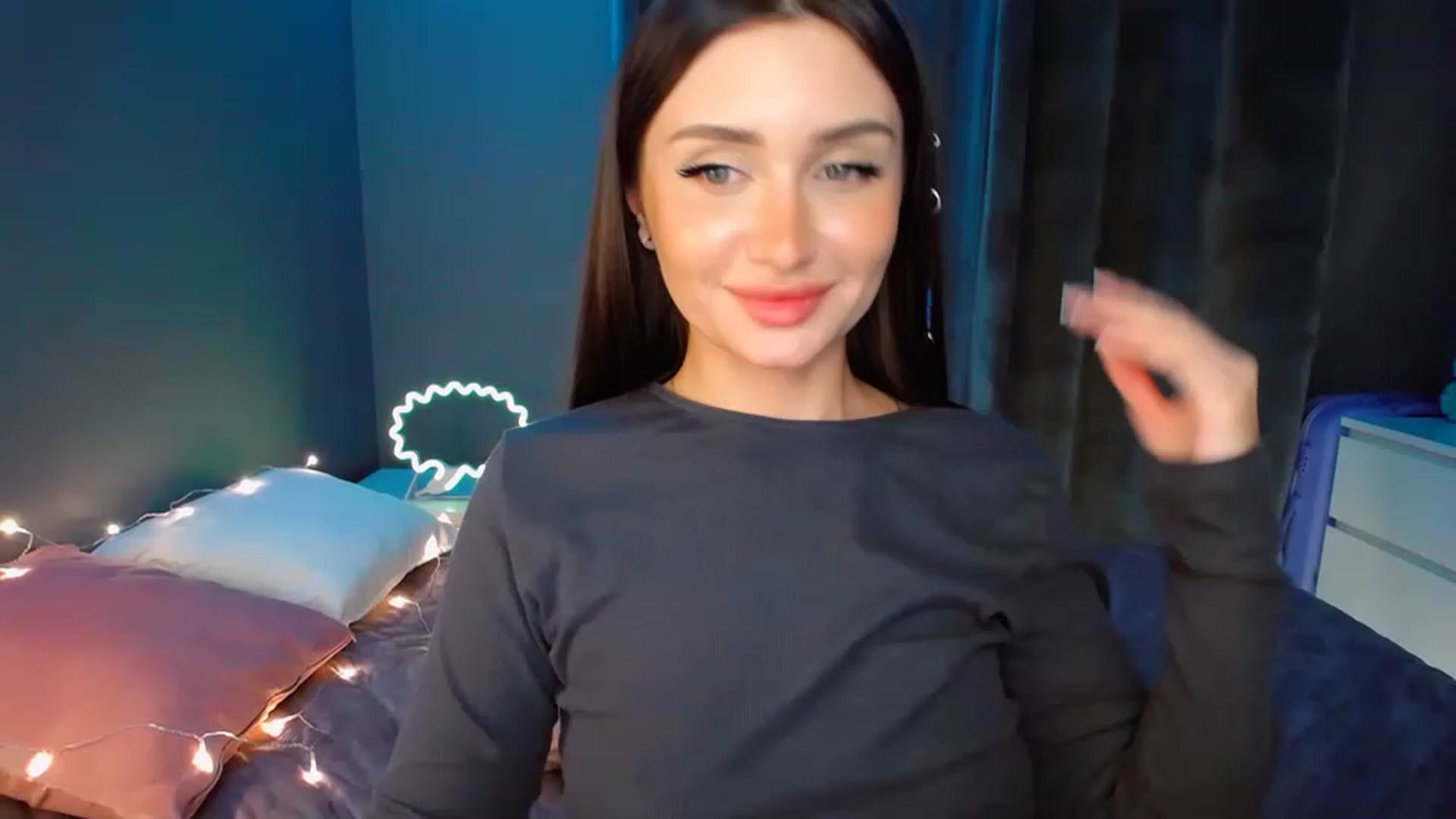 Gallery image thumbnail from DollGlamourr's myfreecams stream on, 11/18/2022, 20:23 image 10 of 20