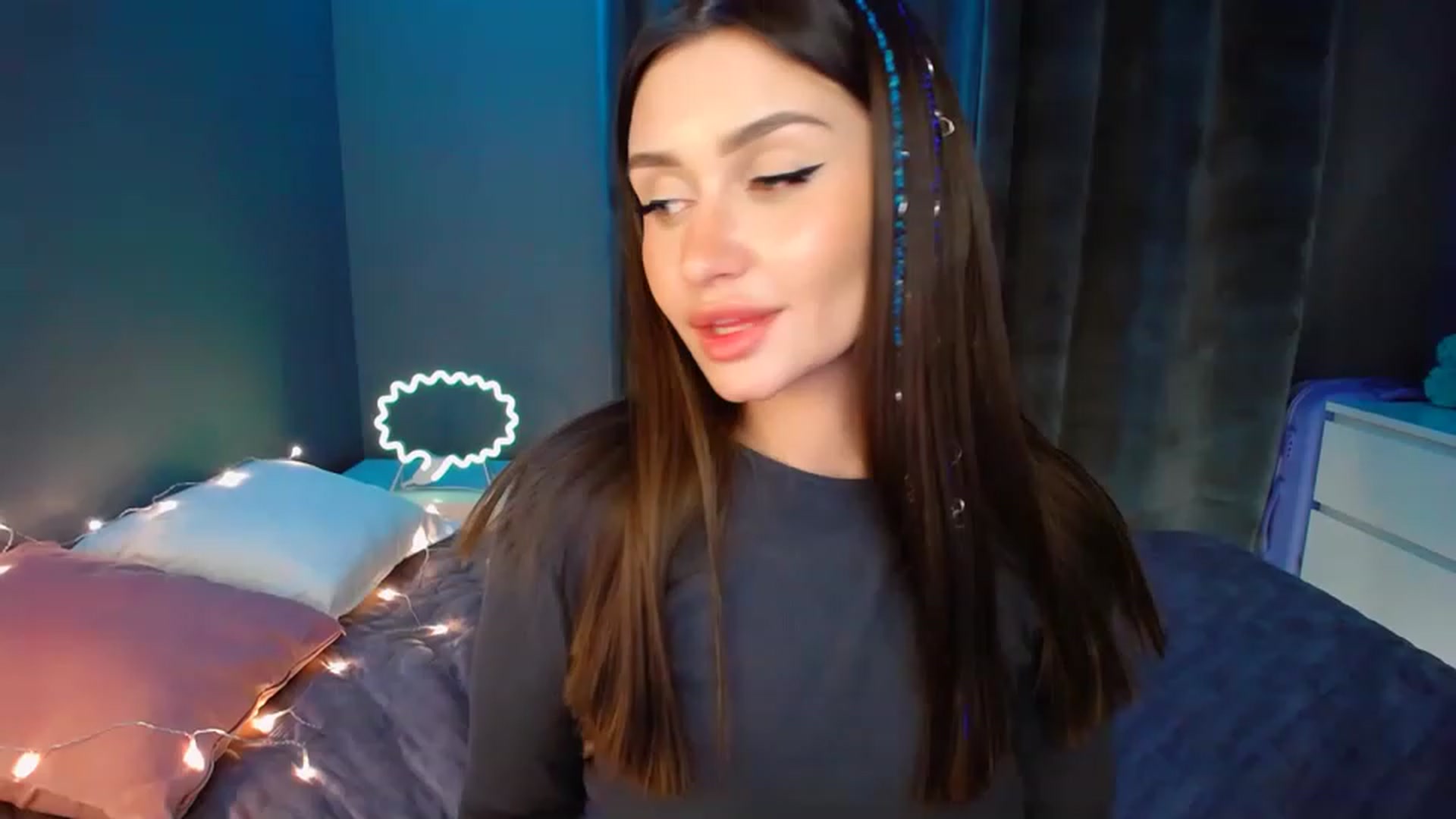 Gallery image thumbnail from DollGlamourr's myfreecams stream on, 11/18/2022, 20:23 image 19 of 20