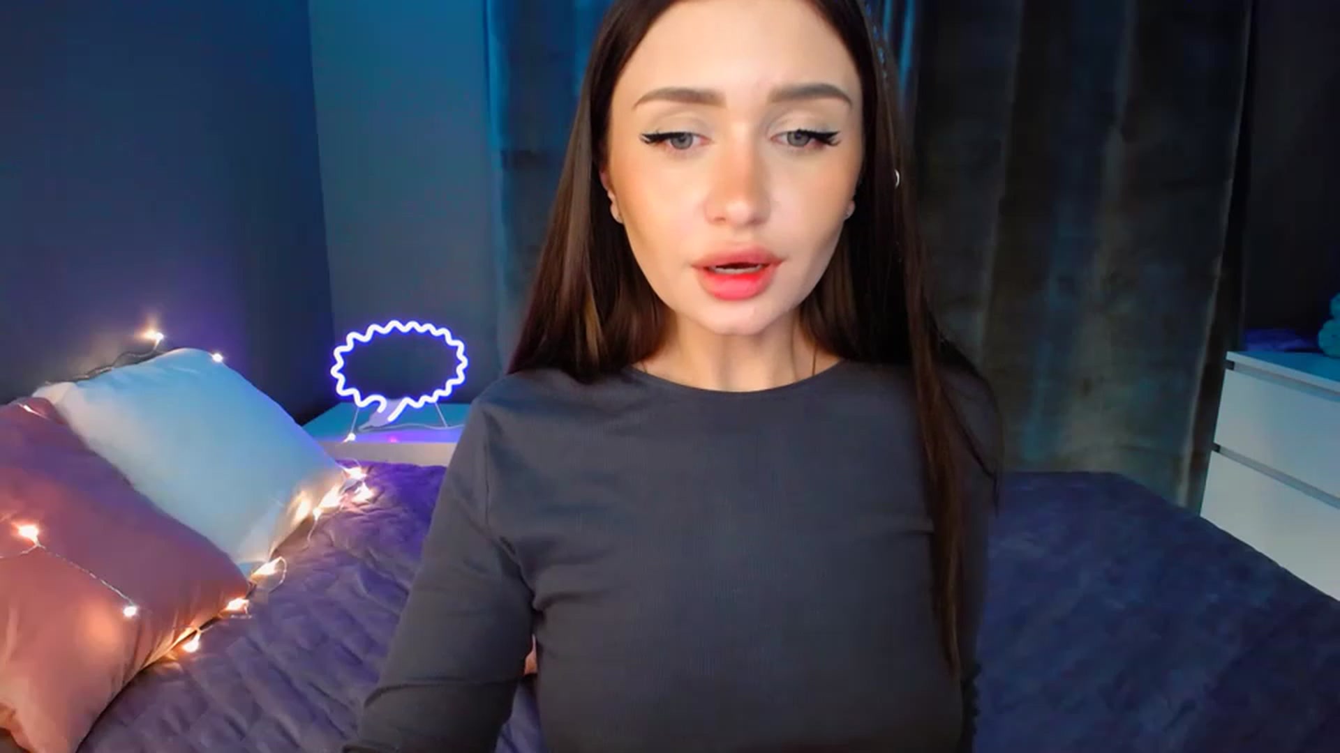 Gallery image thumbnail from DollGlamourr's myfreecams stream on, 11/19/2022, 19:16 image 10 of 20